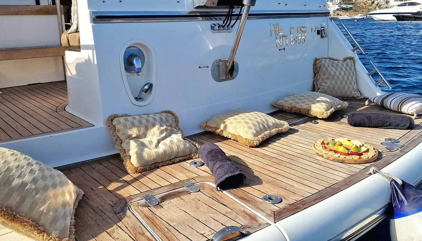 Fairlane Phantom 43 Fairline — yacht photo 10