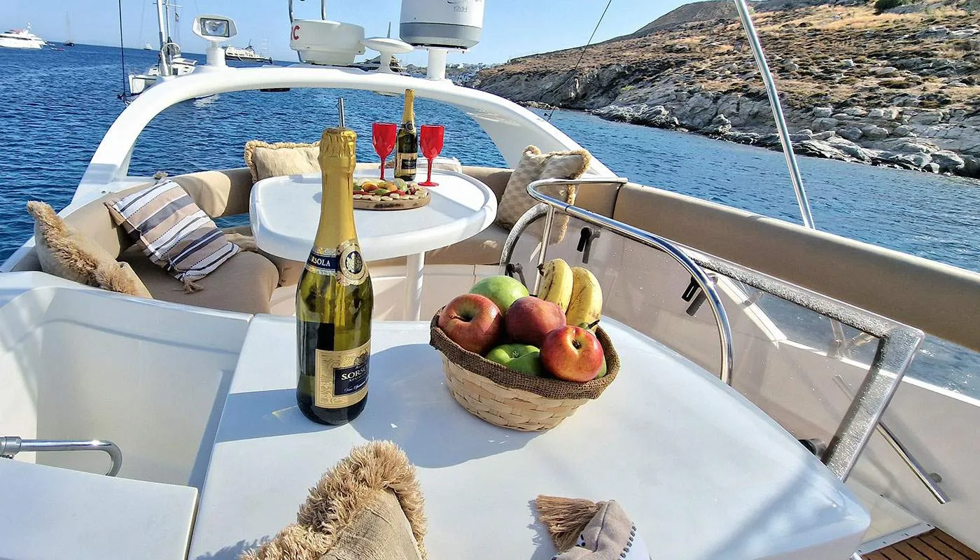 Fairlane Phantom 43 Fairline — yacht photo 20