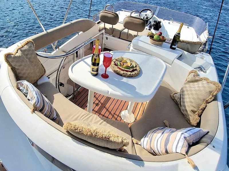 Fairlane Phantom 43 Fairline — yacht photo 4