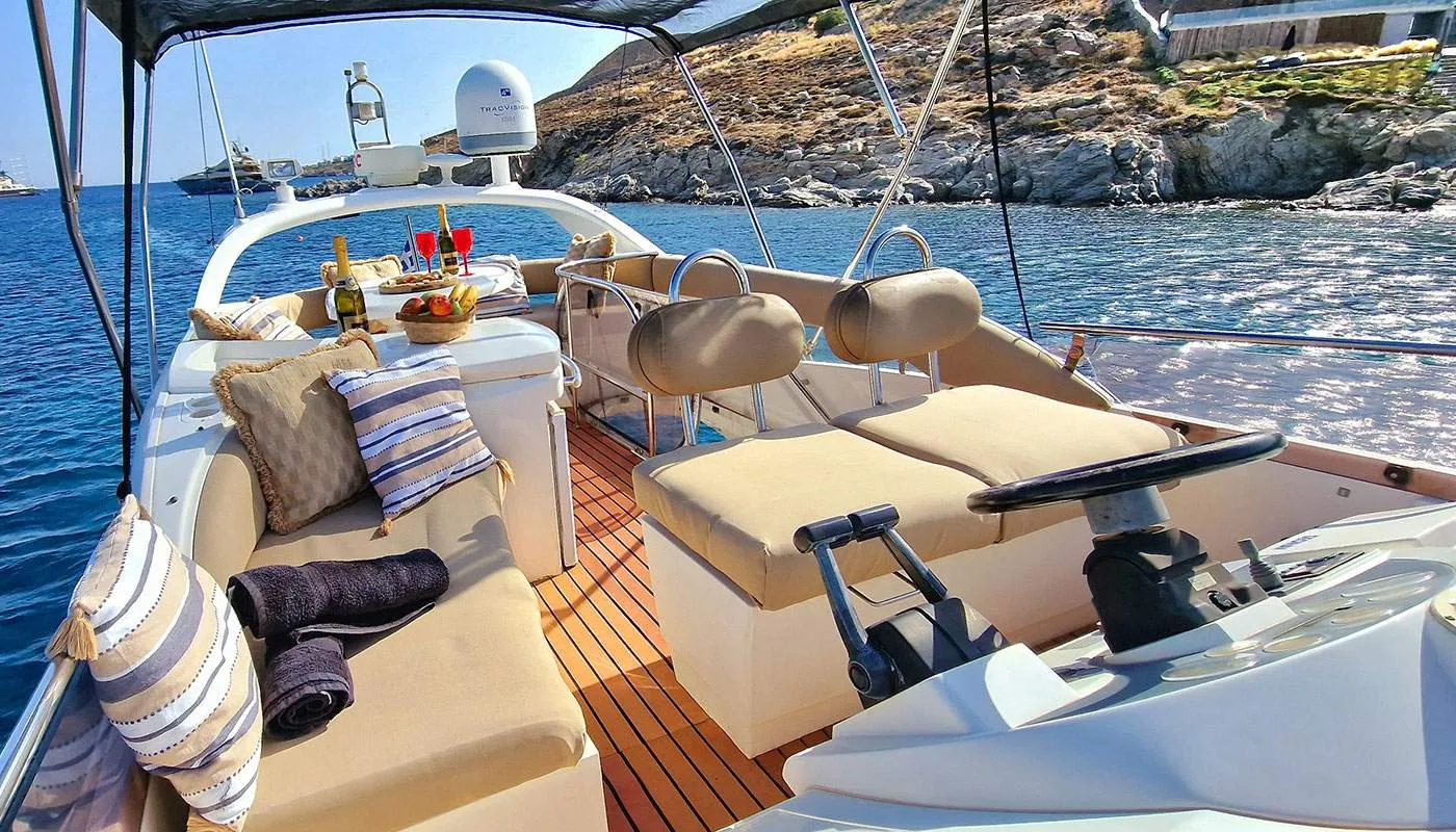 Fairlane Phantom 43 Fairline — yacht photo 9
