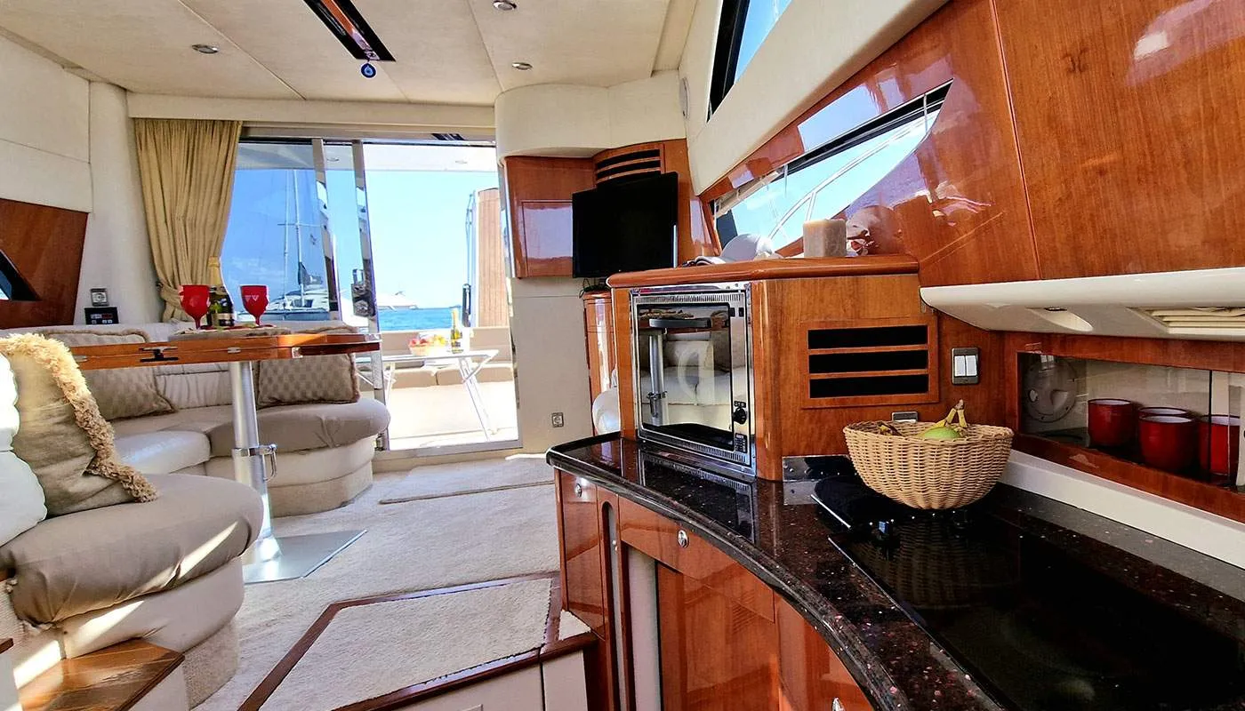 Fairlane Phantom 43 Fairline — yacht photo 2