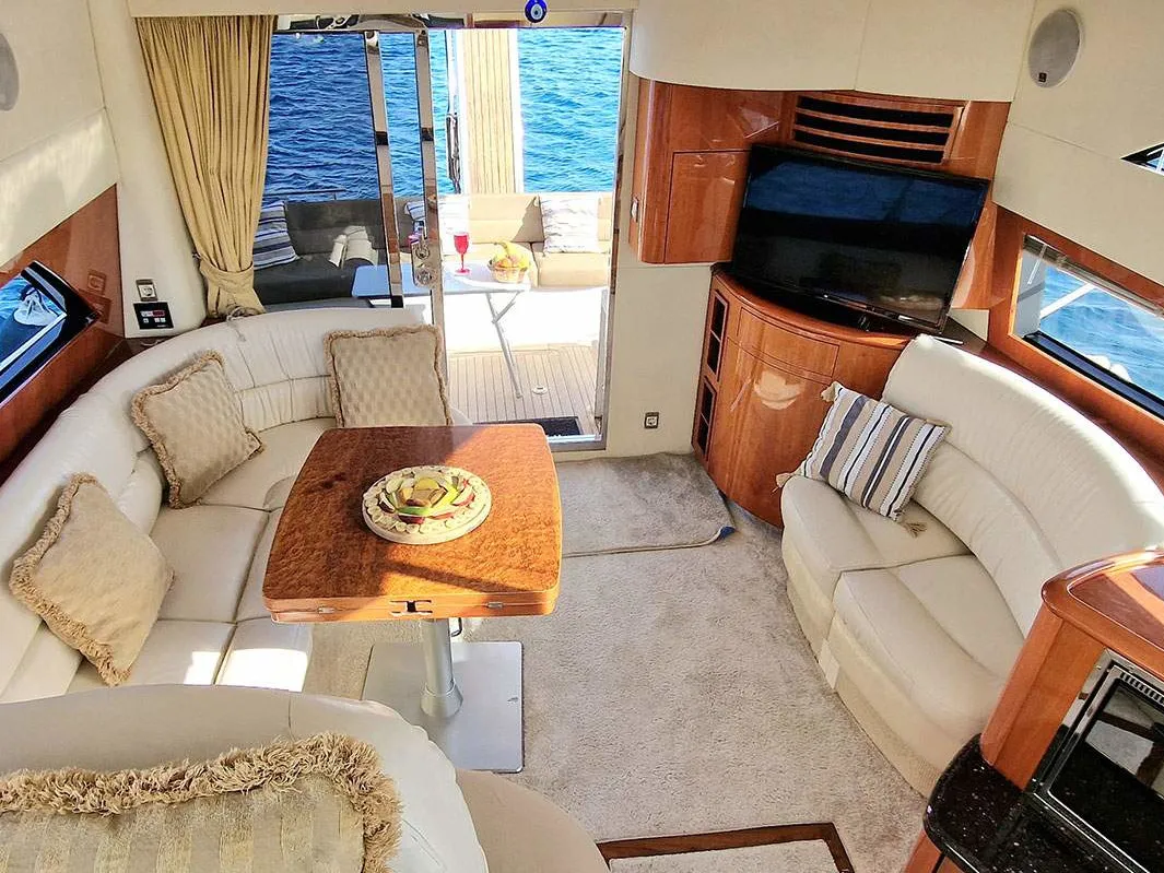 Fairlane Phantom 43 Fairline — yacht photo 11
