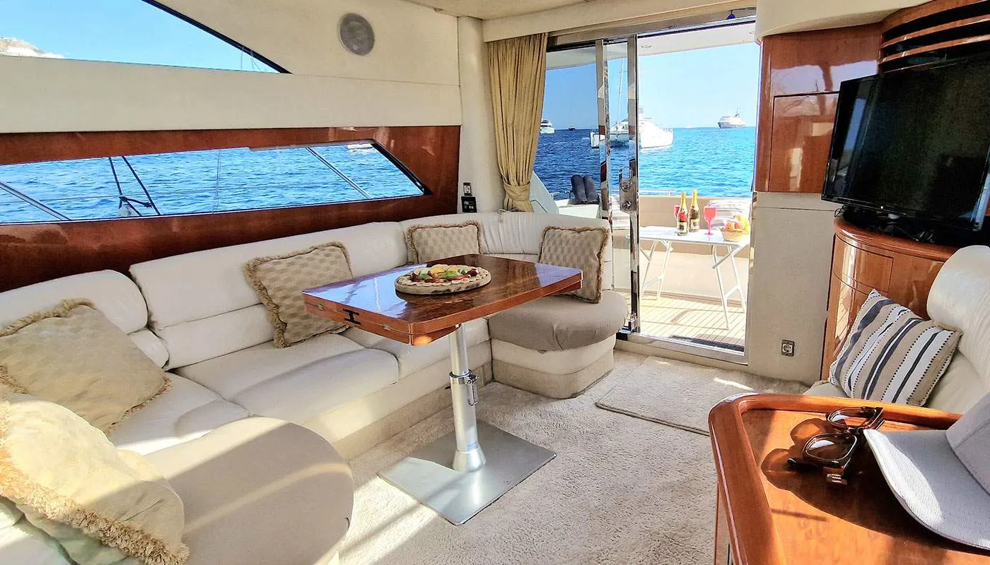 Fairlane Phantom 43 Fairline — yacht photo 8