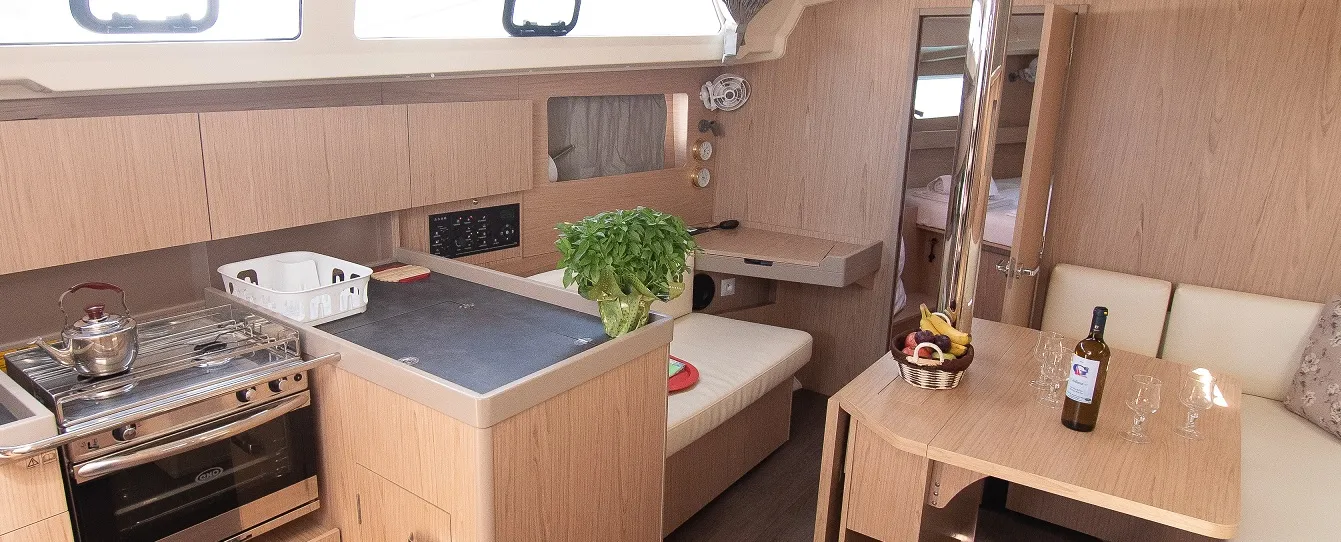 Oceanis 41.1 AGINOR "Sails 2025" — foto del yate n.º 7