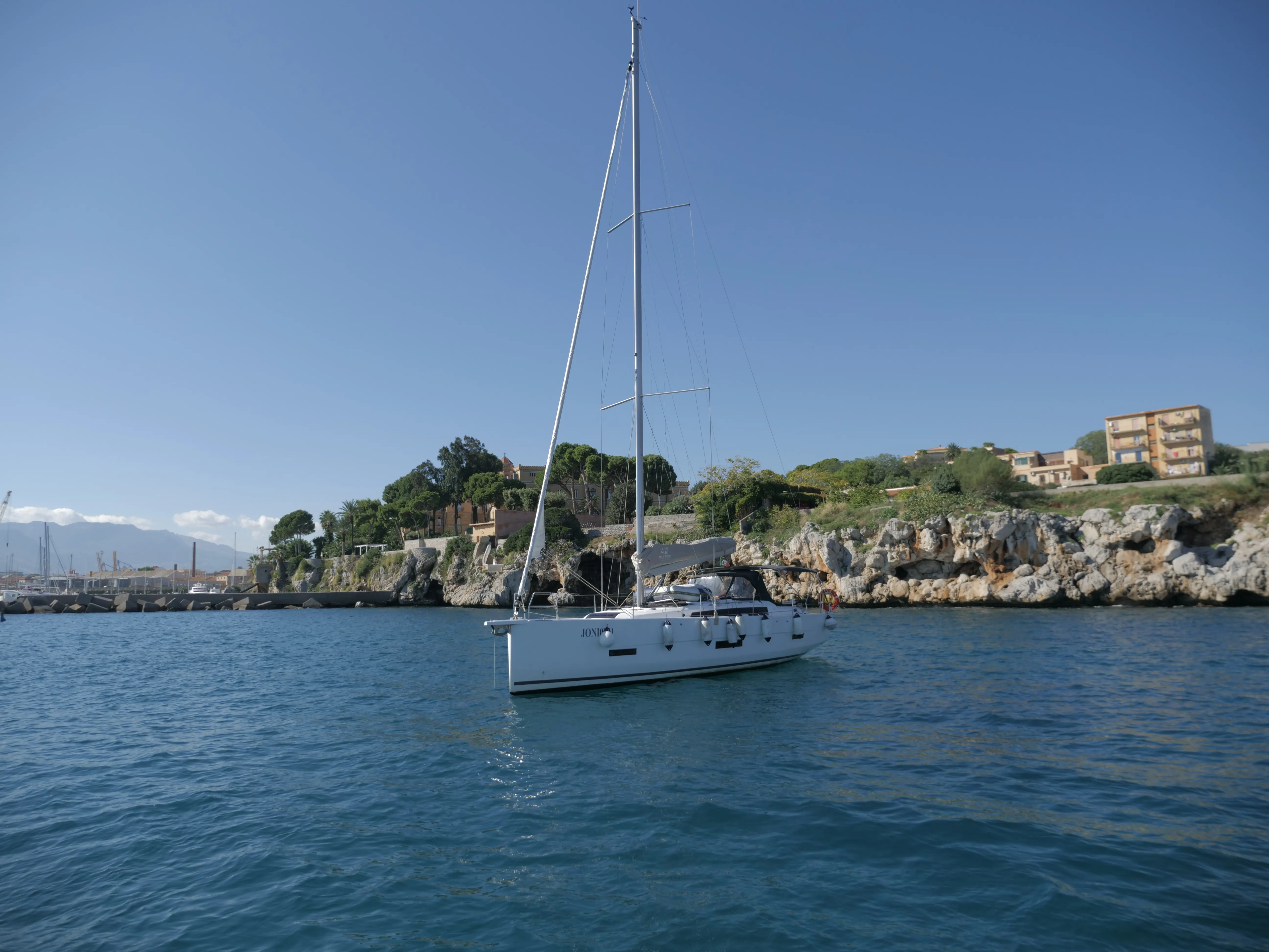 Dufour 430 Bloody Mary — yacht photo 2