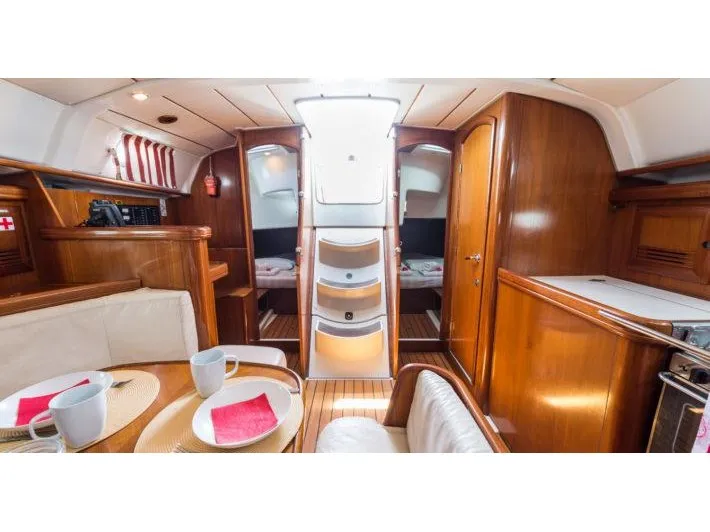 Oceanis 411 Simonetta (Bow Thruster, electric heads, Solar Panel) — foto del yate n.º 3