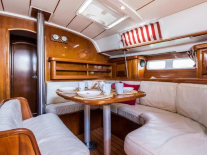 Oceanis 411 Simonetta (Bow Thruster, electric heads, Solar Panel) — foto del yate n.º 8