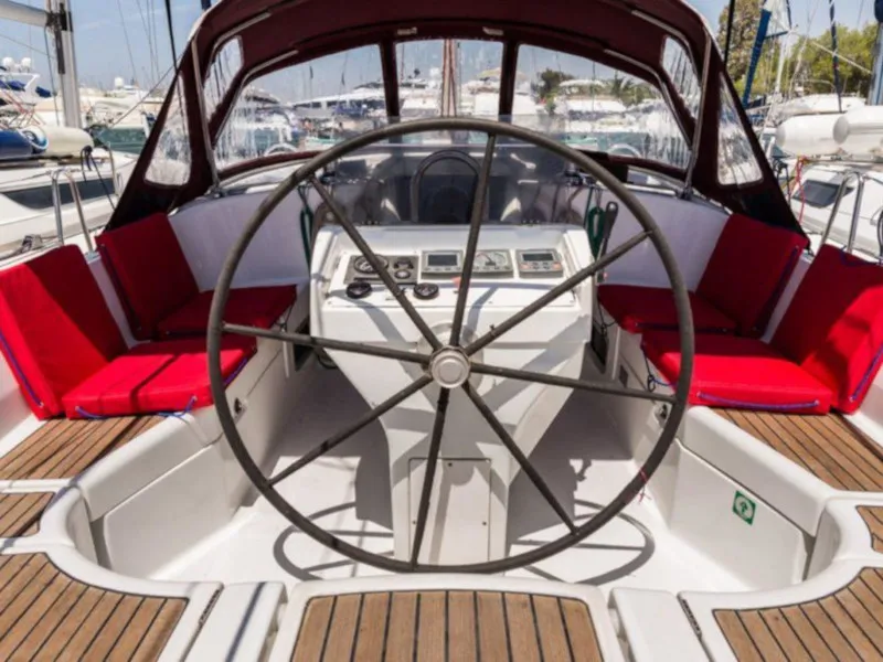 Oceanis 411 Simonetta (Bow Thruster, electric heads, Solar Panel) — foto del yate n.º 9