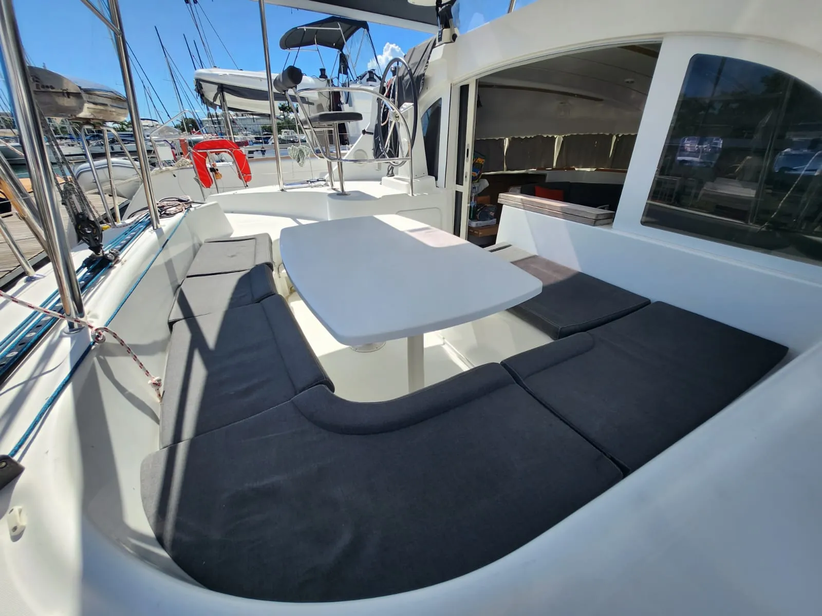 Lagoon 380 Aride — φωτογραφία σκάφους 2