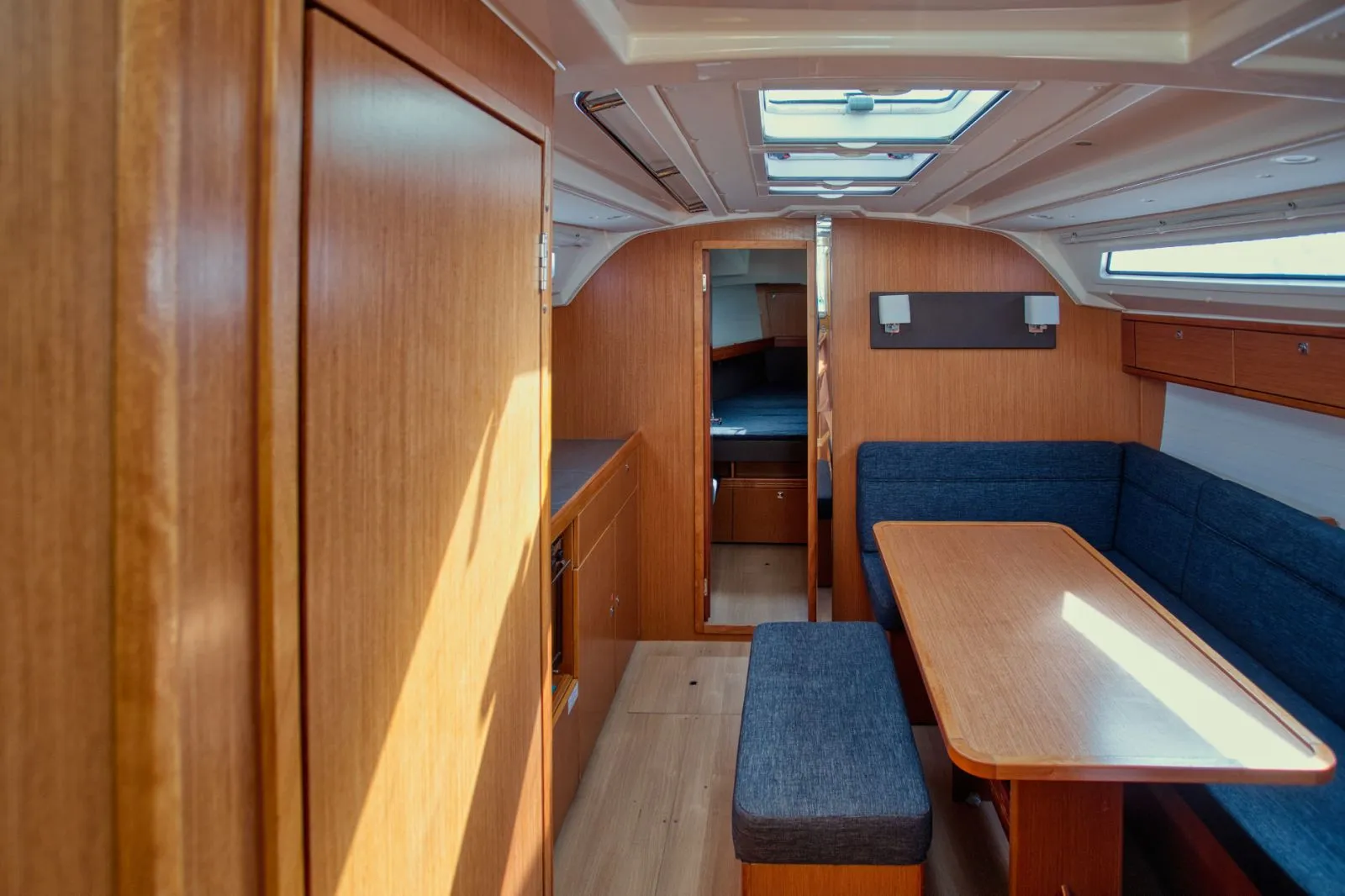 Bavaria Cruiser 41 — фотография яхты 18