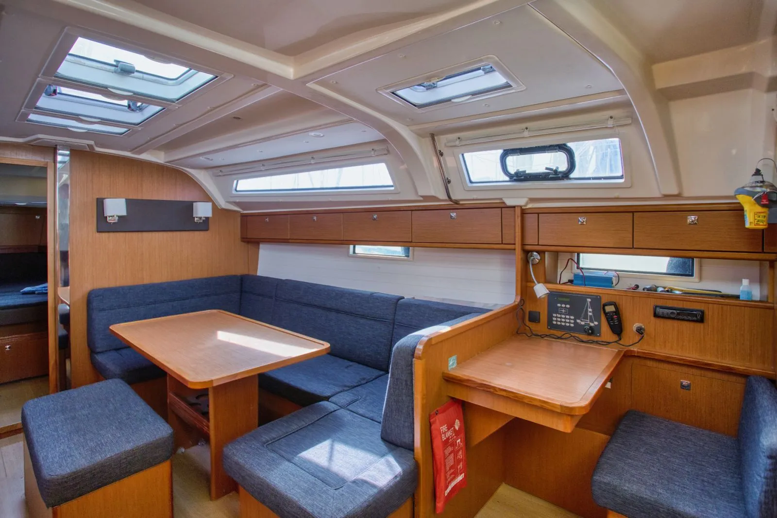 Bavaria Cruiser 41 — фотография яхты 3