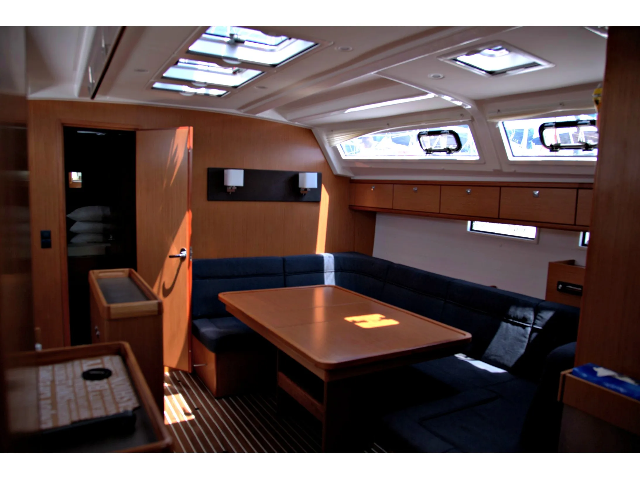 Bavaria Cruiser 46 — фотография яхты 7