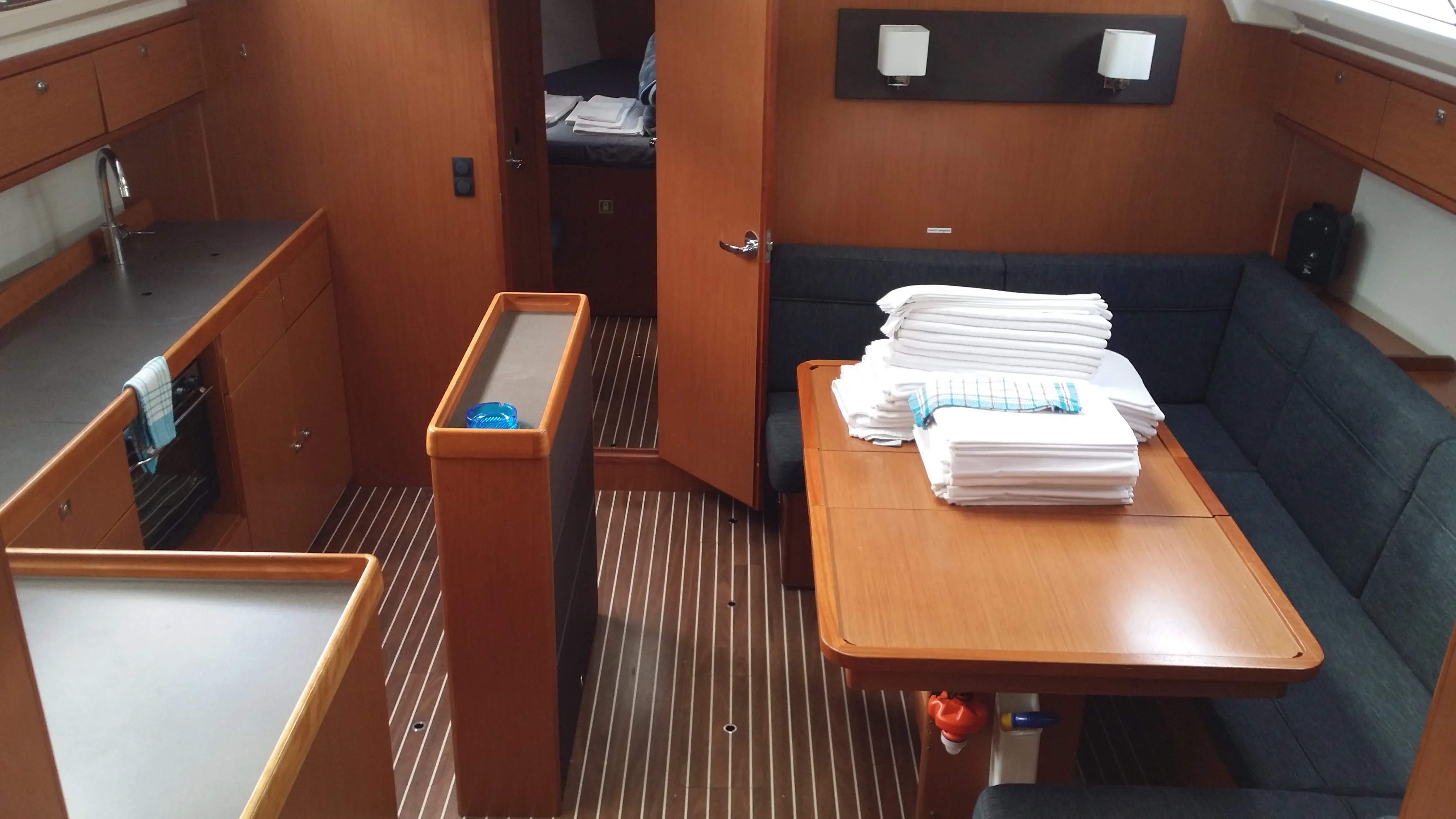Bavaria Cruiser 46 — фотография яхты 8