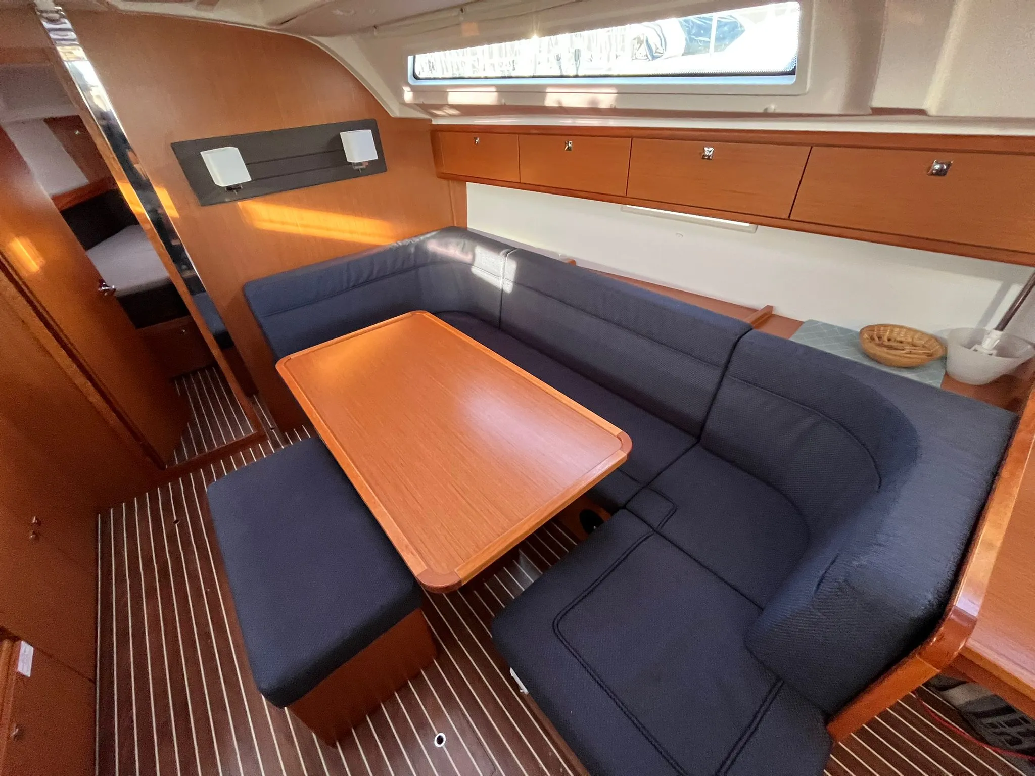 Bavaria Cruiser 41 TONKA — фотография яхты 5