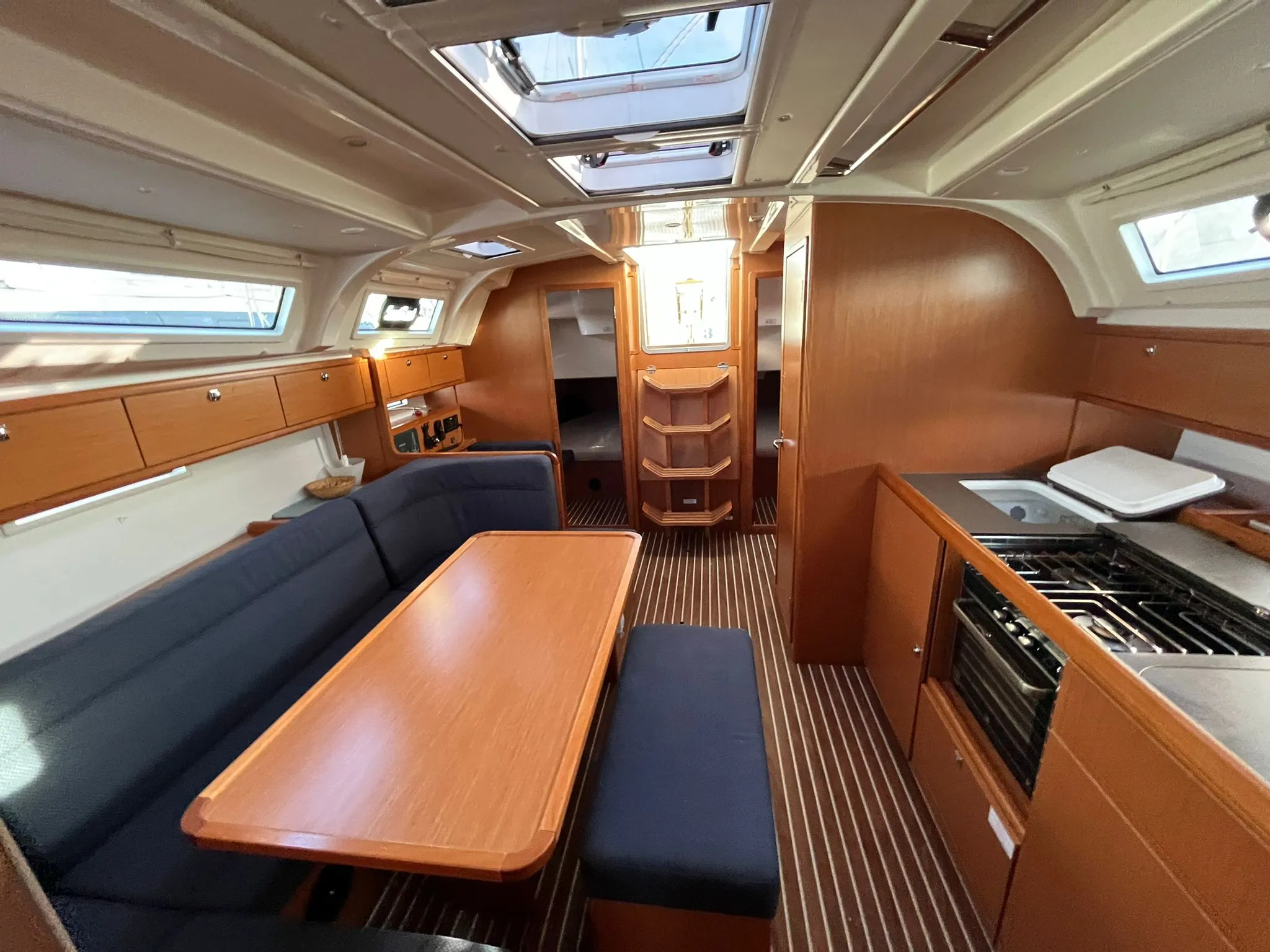 Bavaria Cruiser 41 TONKA — фотография яхты 7