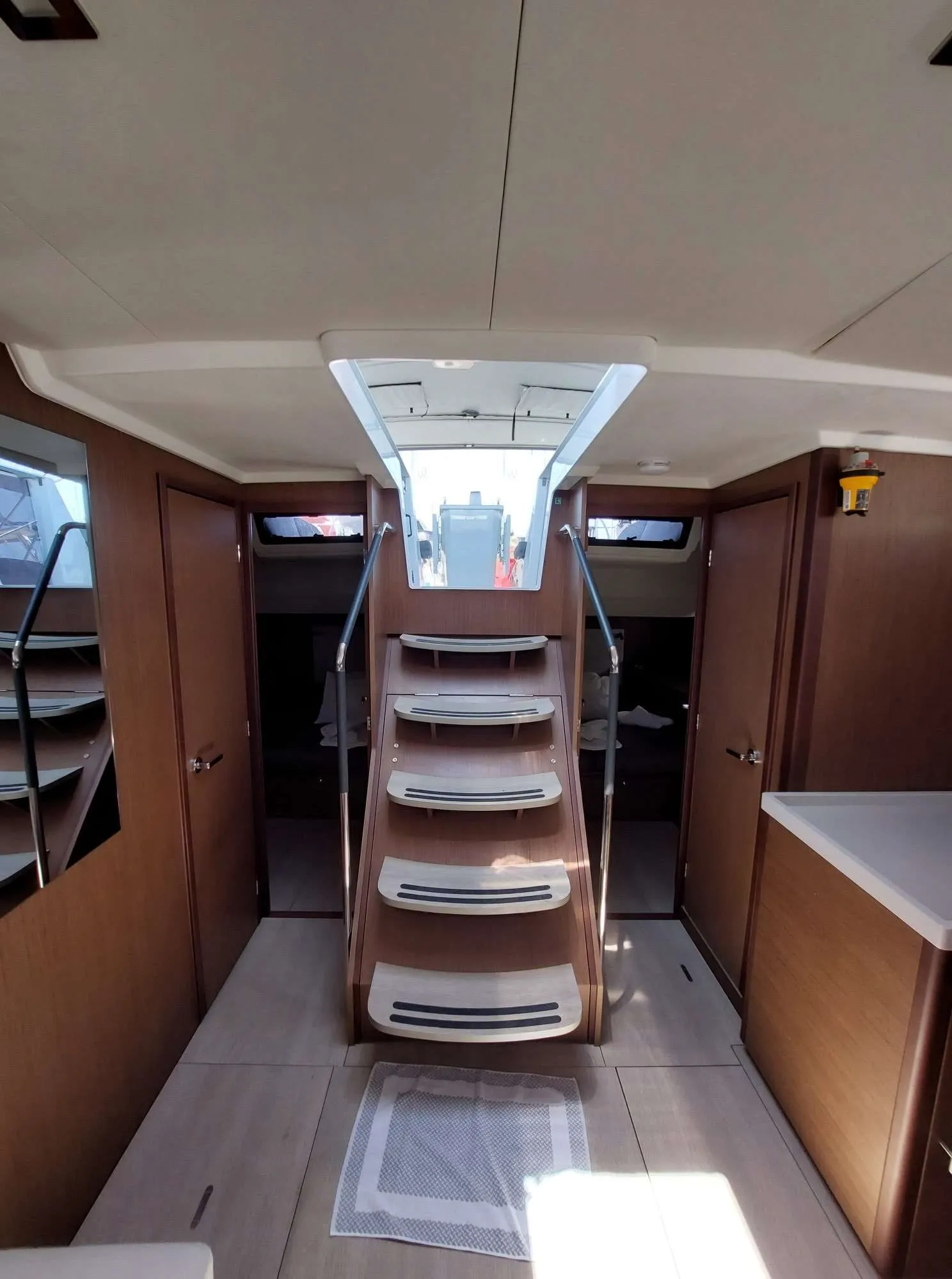 Oceanis 51.1 — фотография яхты 12