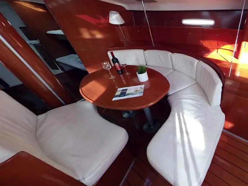 First 47.7 FIRST CLASS II — jahtikuva 2