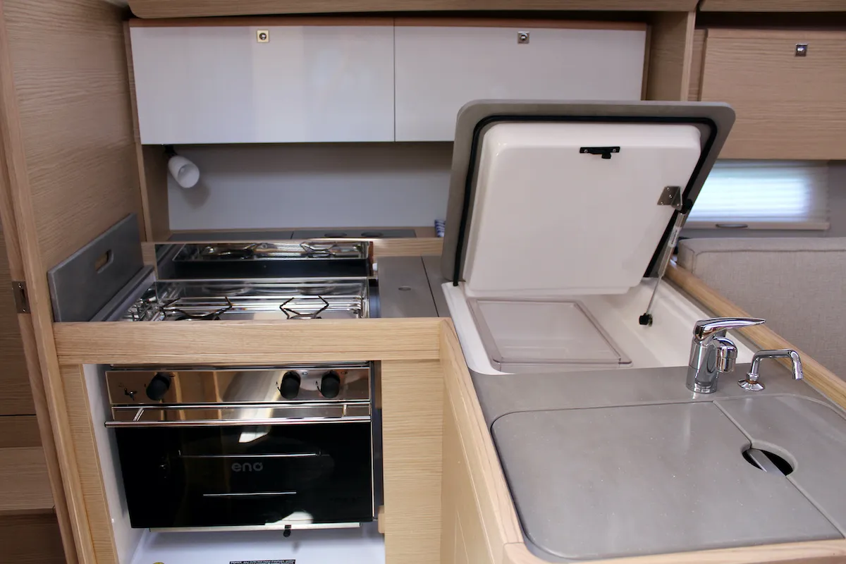 Dufour 360 Grand Large Zion — jahtikuva 13