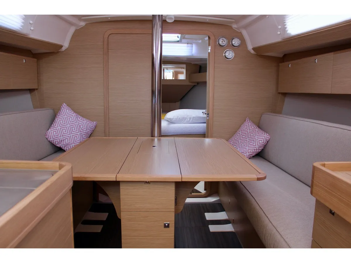 Dufour 360 Grand Large Zion — jahtikuva 3