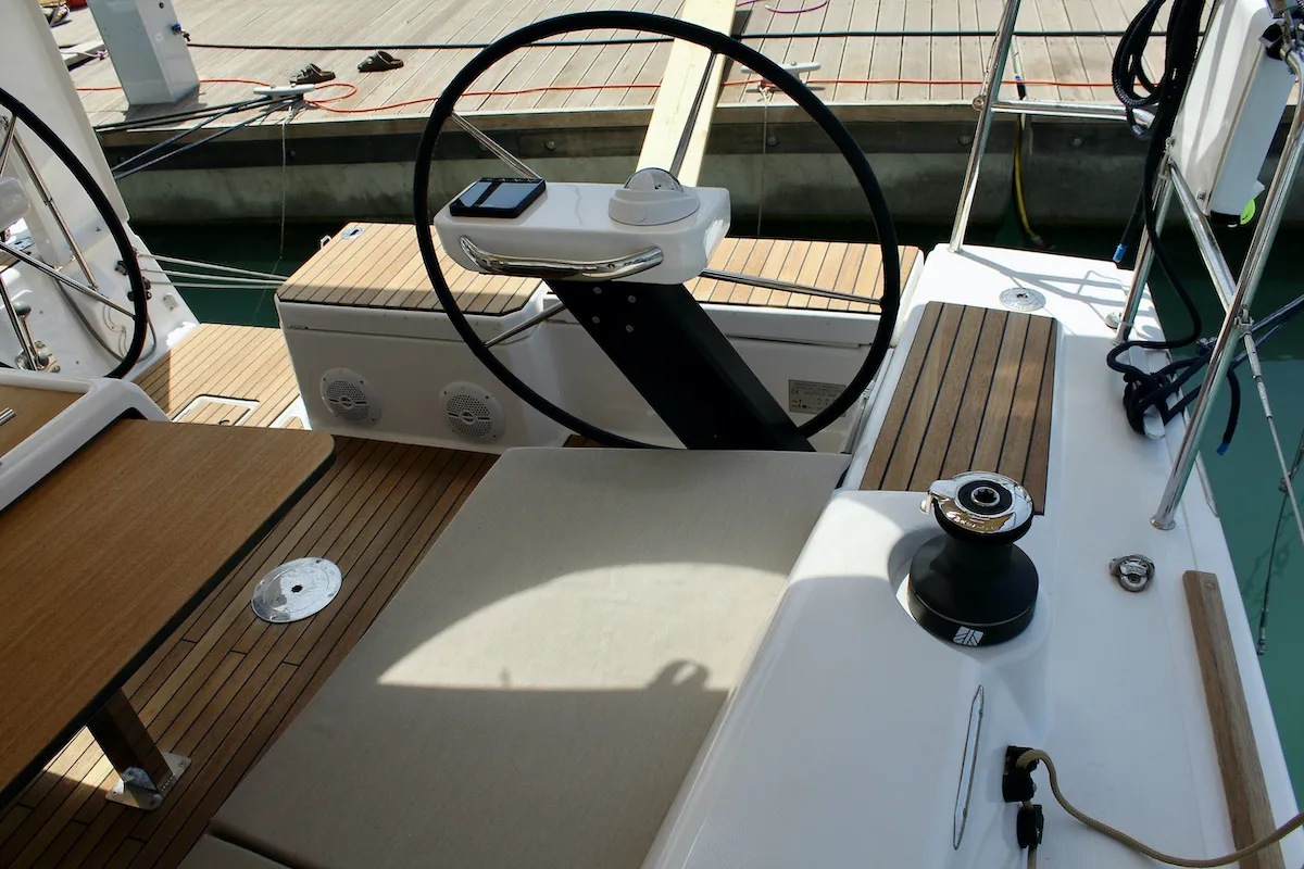 Dufour 360 Grand Large Zion — jahtikuva 9