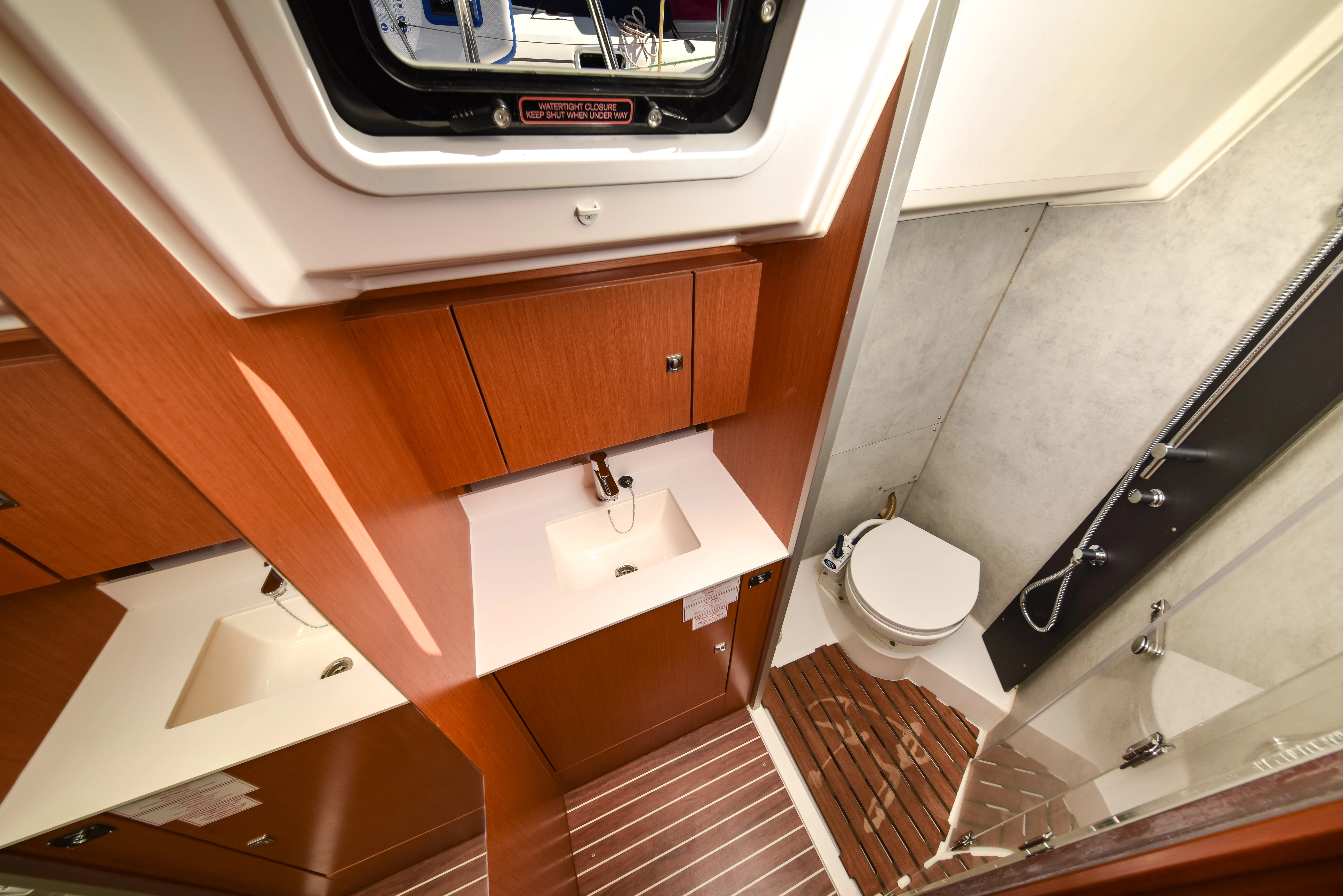 Bavaria C42 Bella — фотография яхты 2