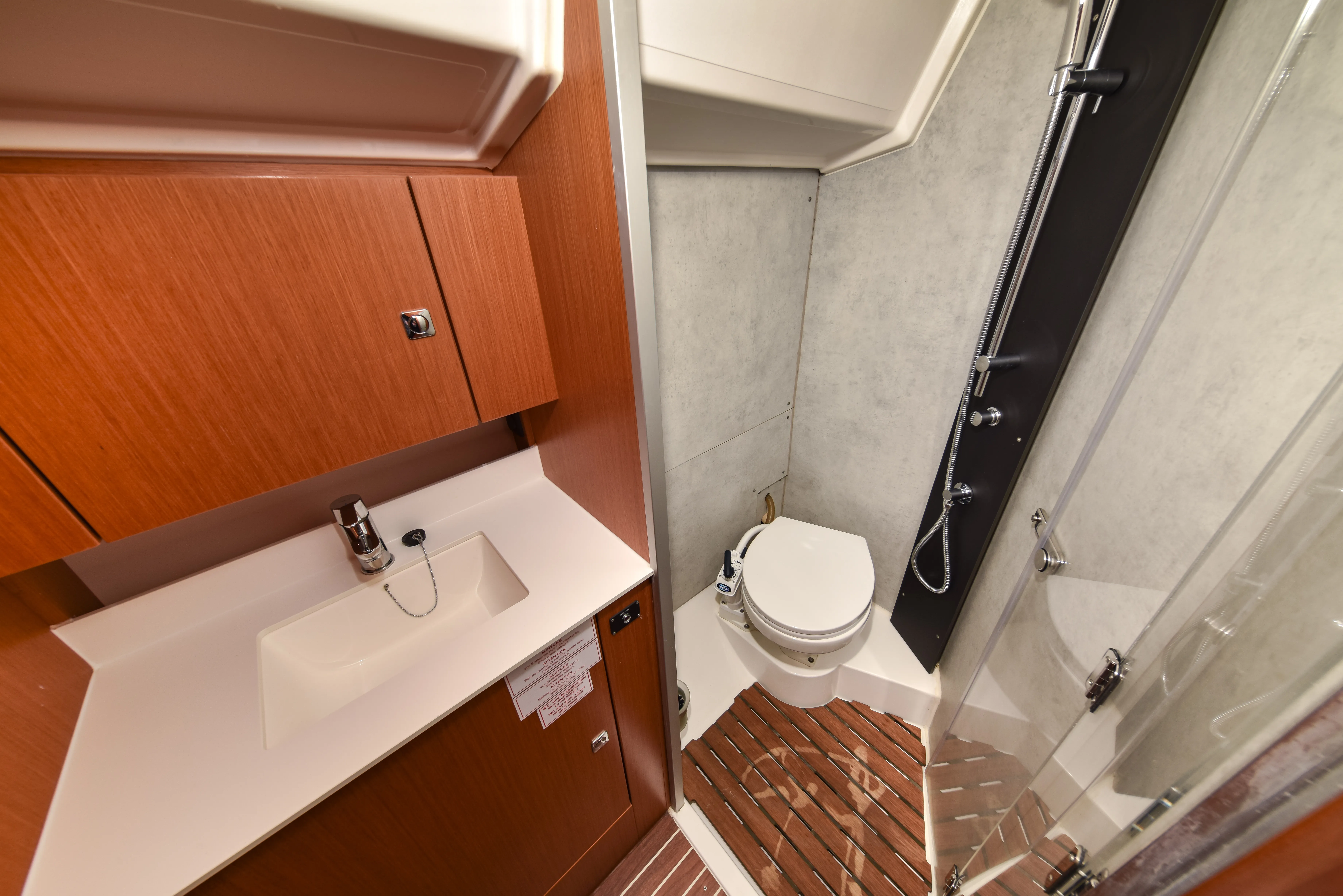 Bavaria C42 Bella — фотография яхты 17