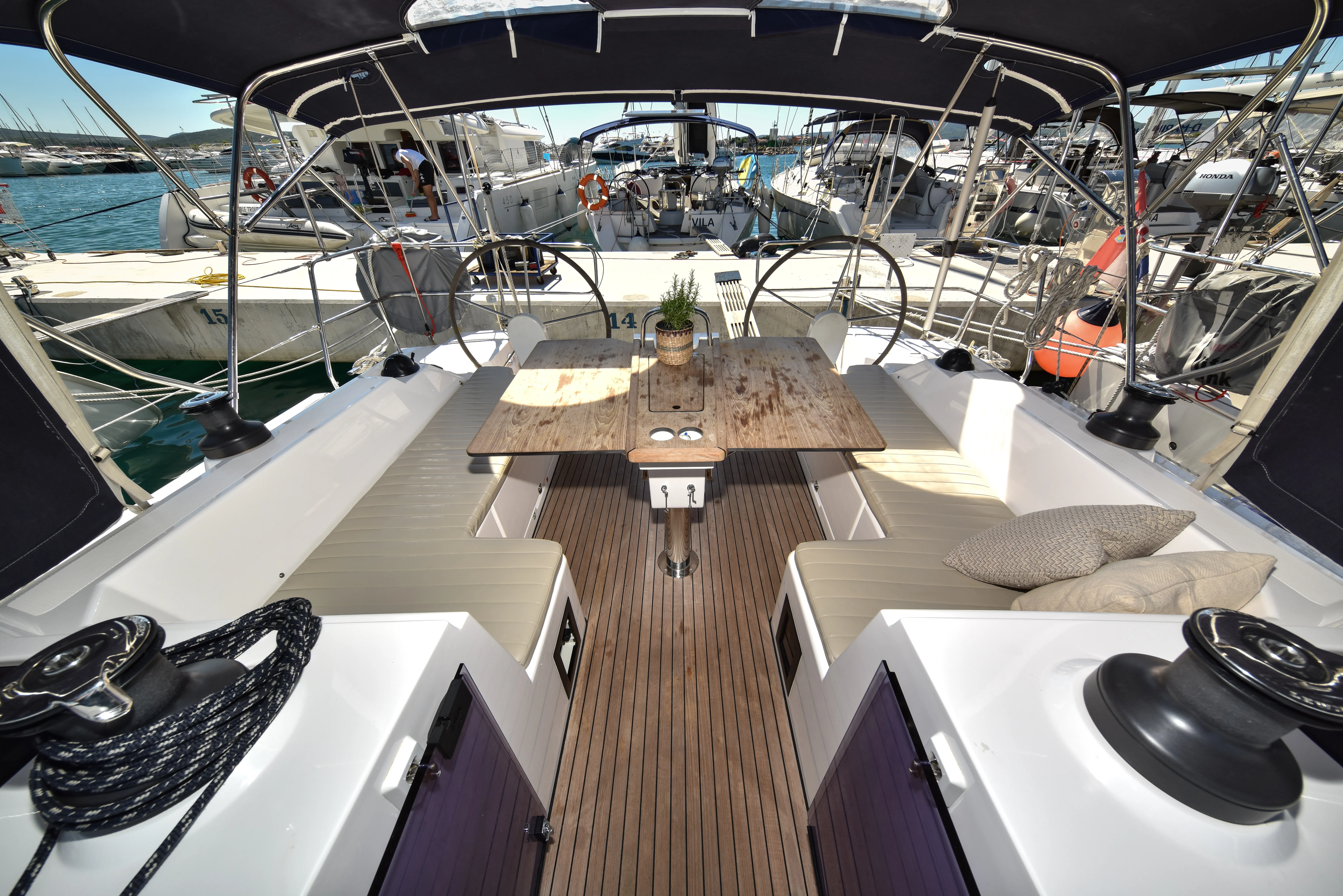 Bavaria C42 Bella — фотография яхты 27