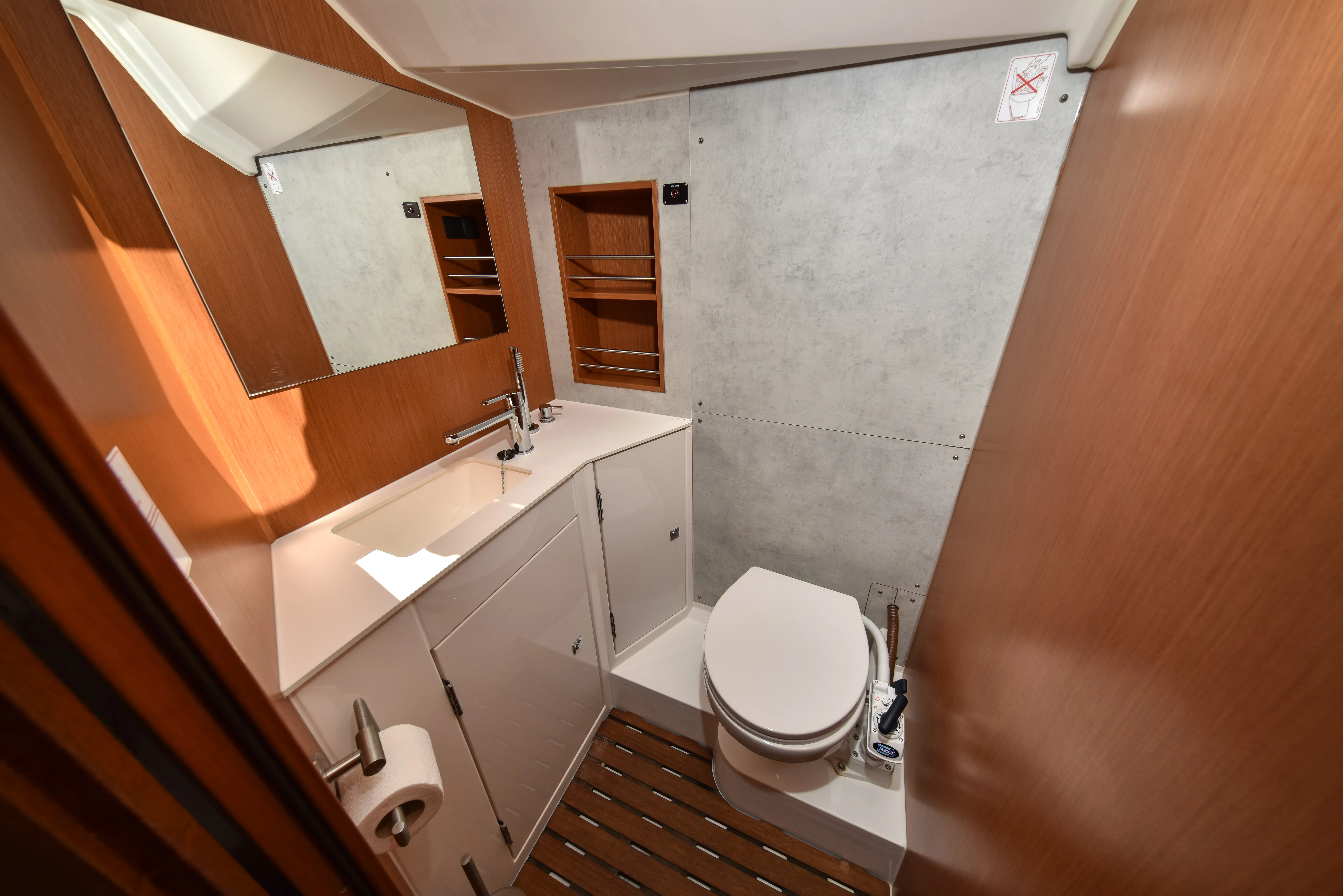 Bavaria C42 Bella — фотография яхты 34