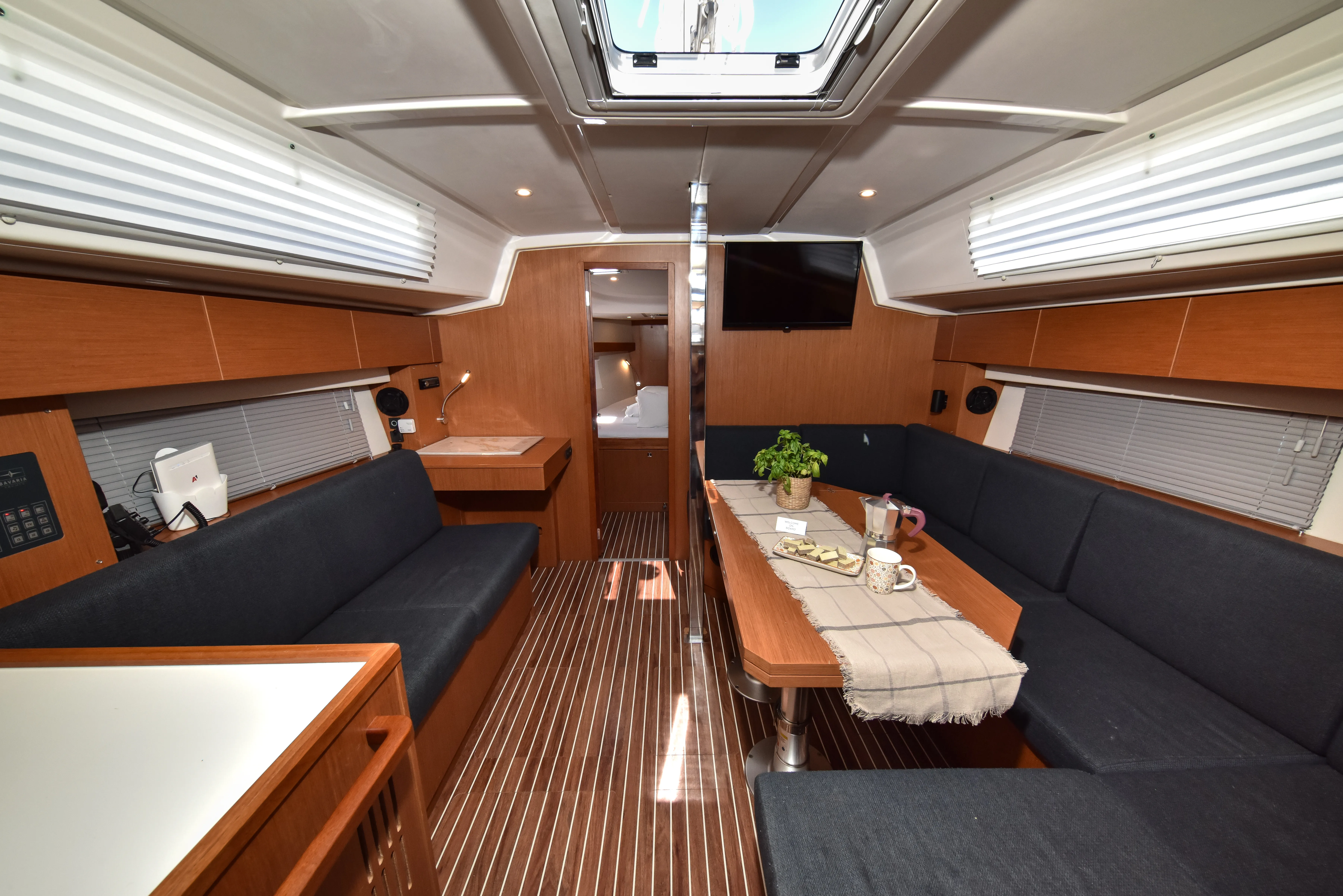 Bavaria C42 Bella — фотография яхты 42