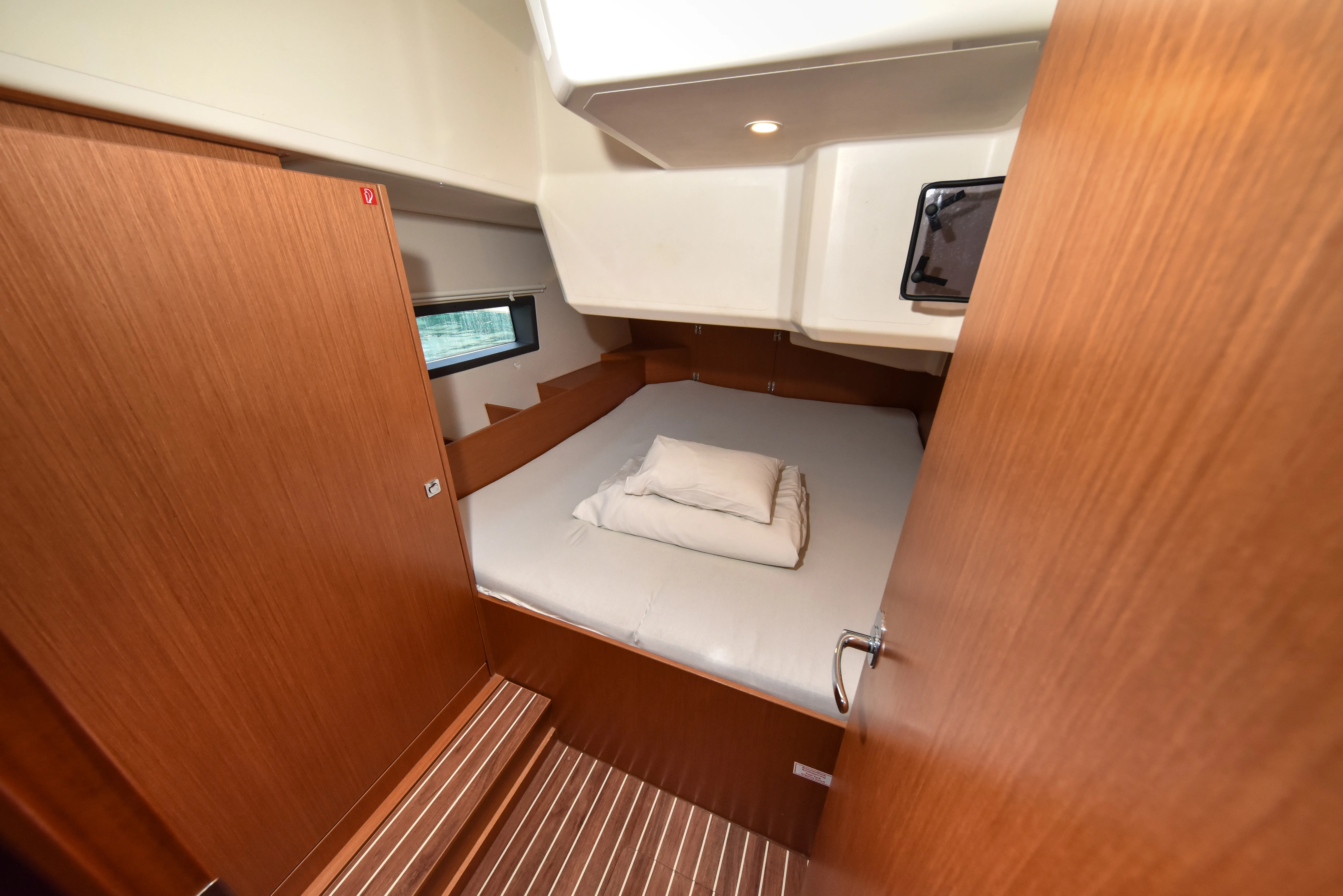Bavaria C42 Bella — фотография яхты 32