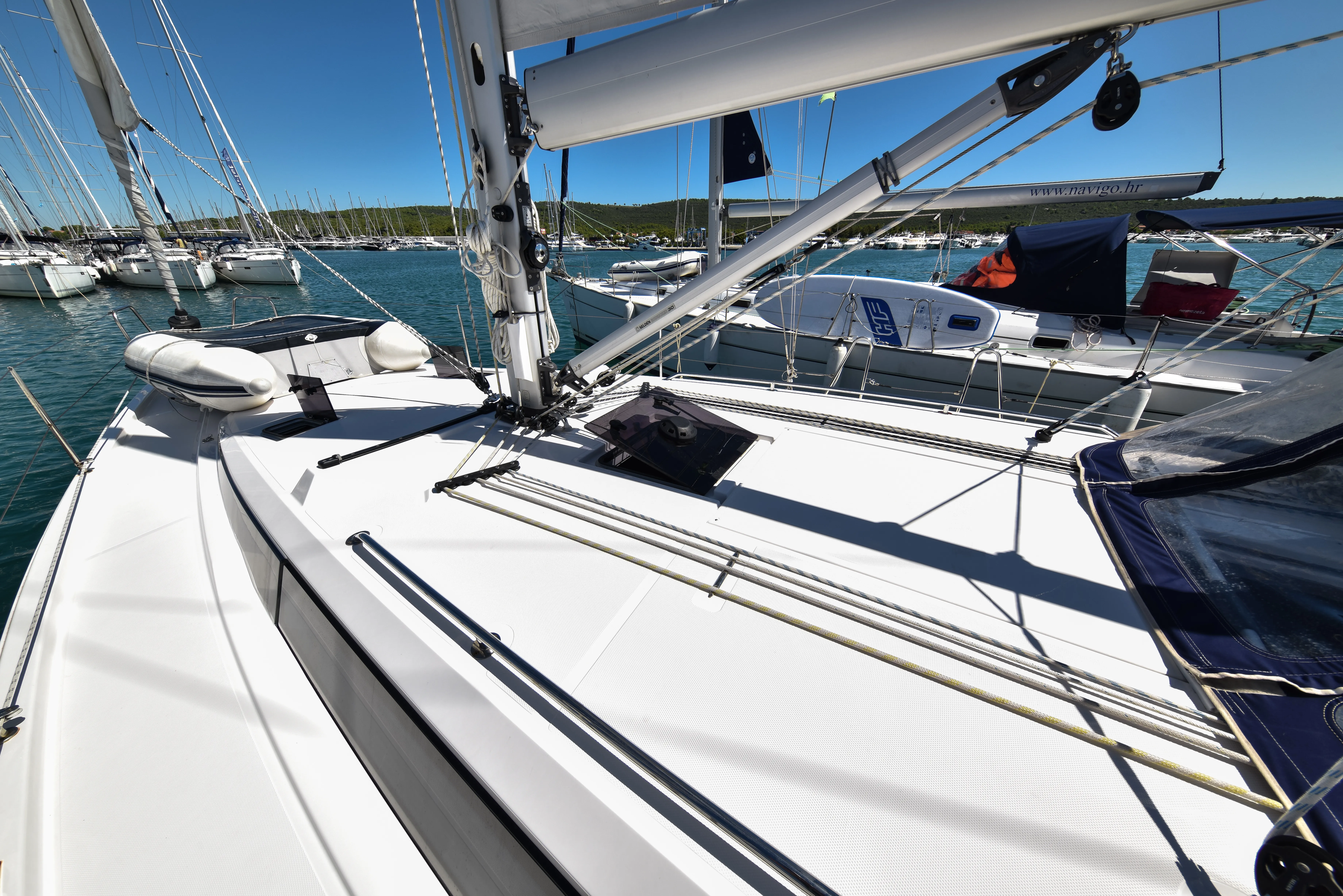 Bavaria C42 Bella — фотография яхты 38