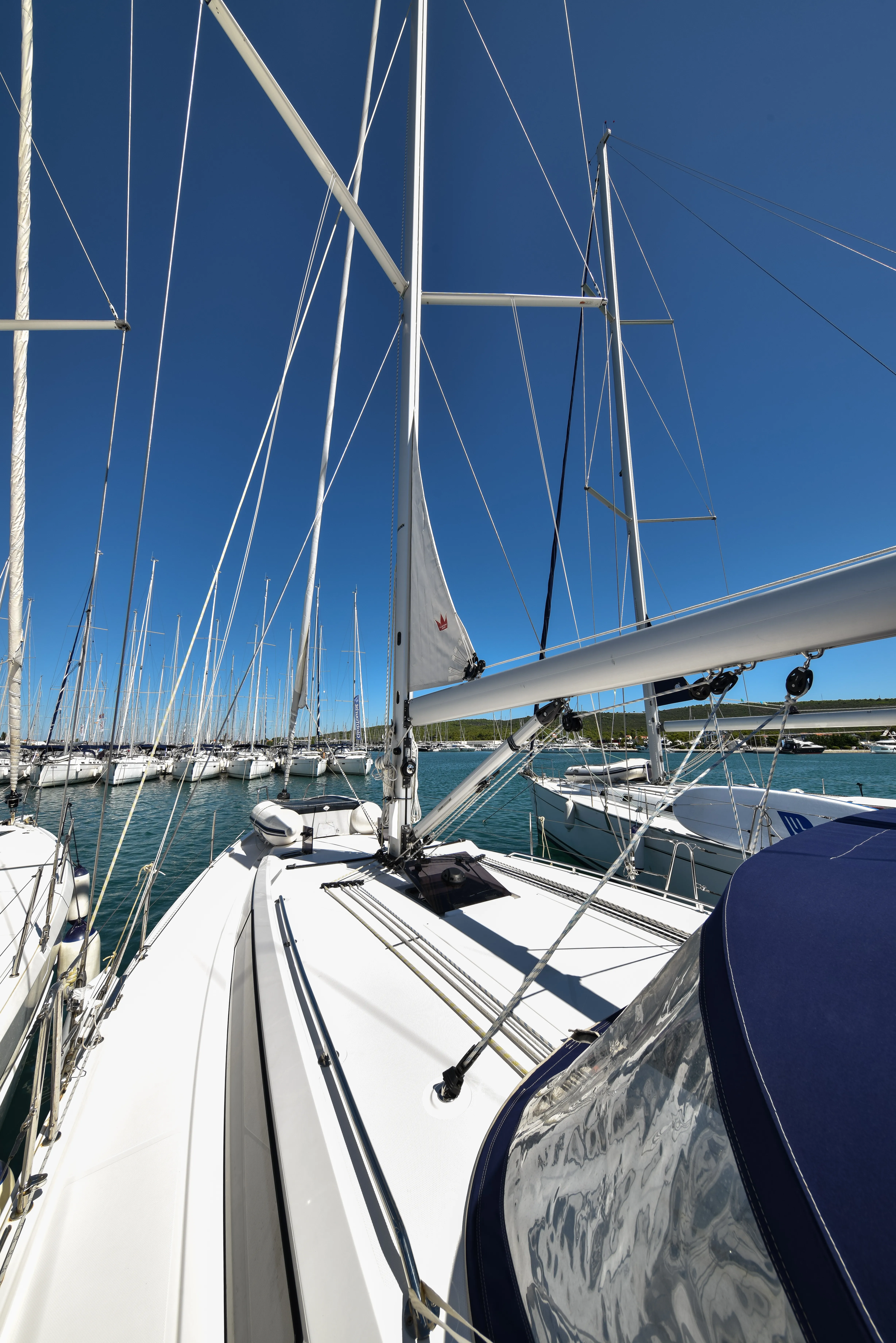 Bavaria C42 Bella — фотография яхты 35