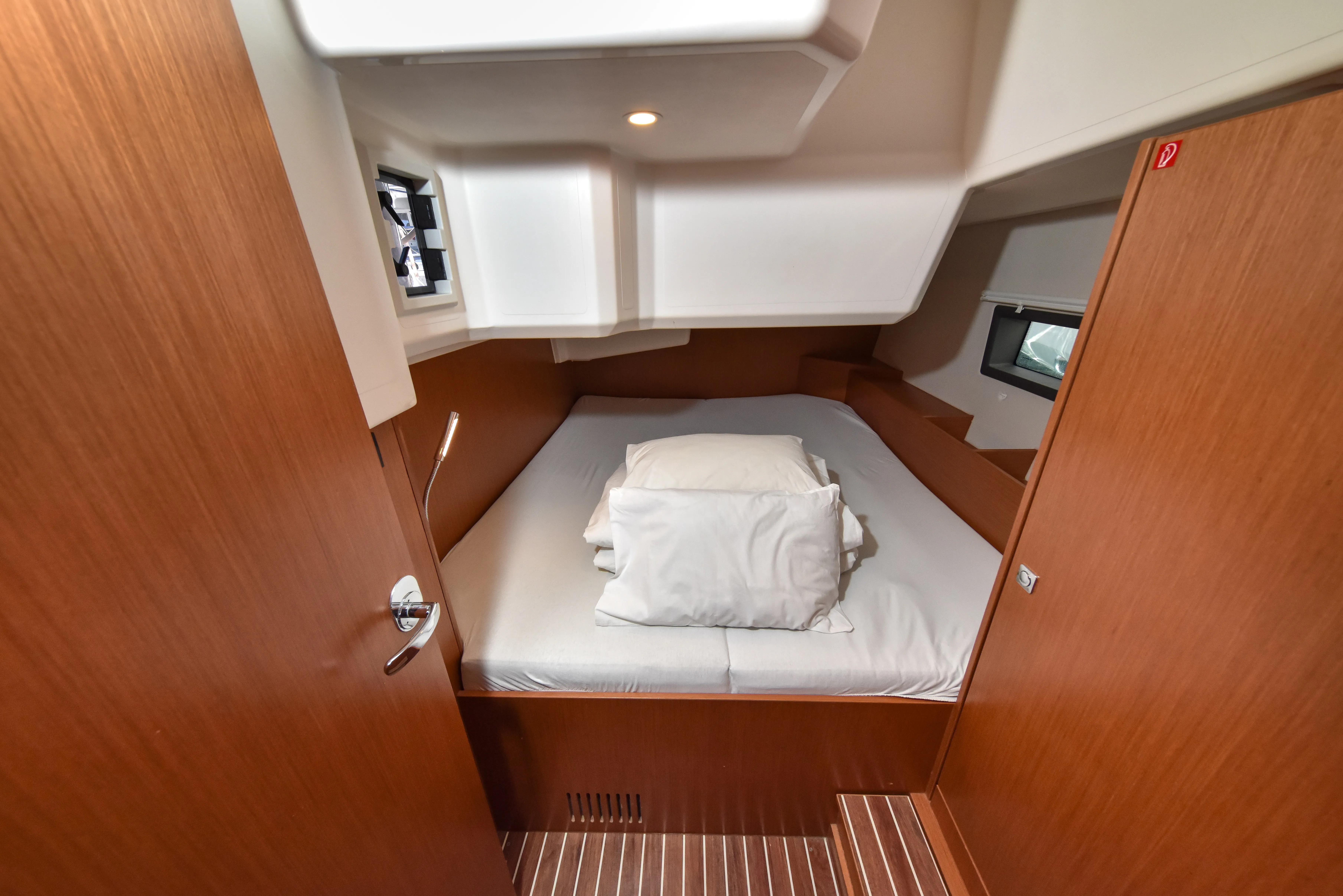 Bavaria C42 Bella — фотография яхты 21