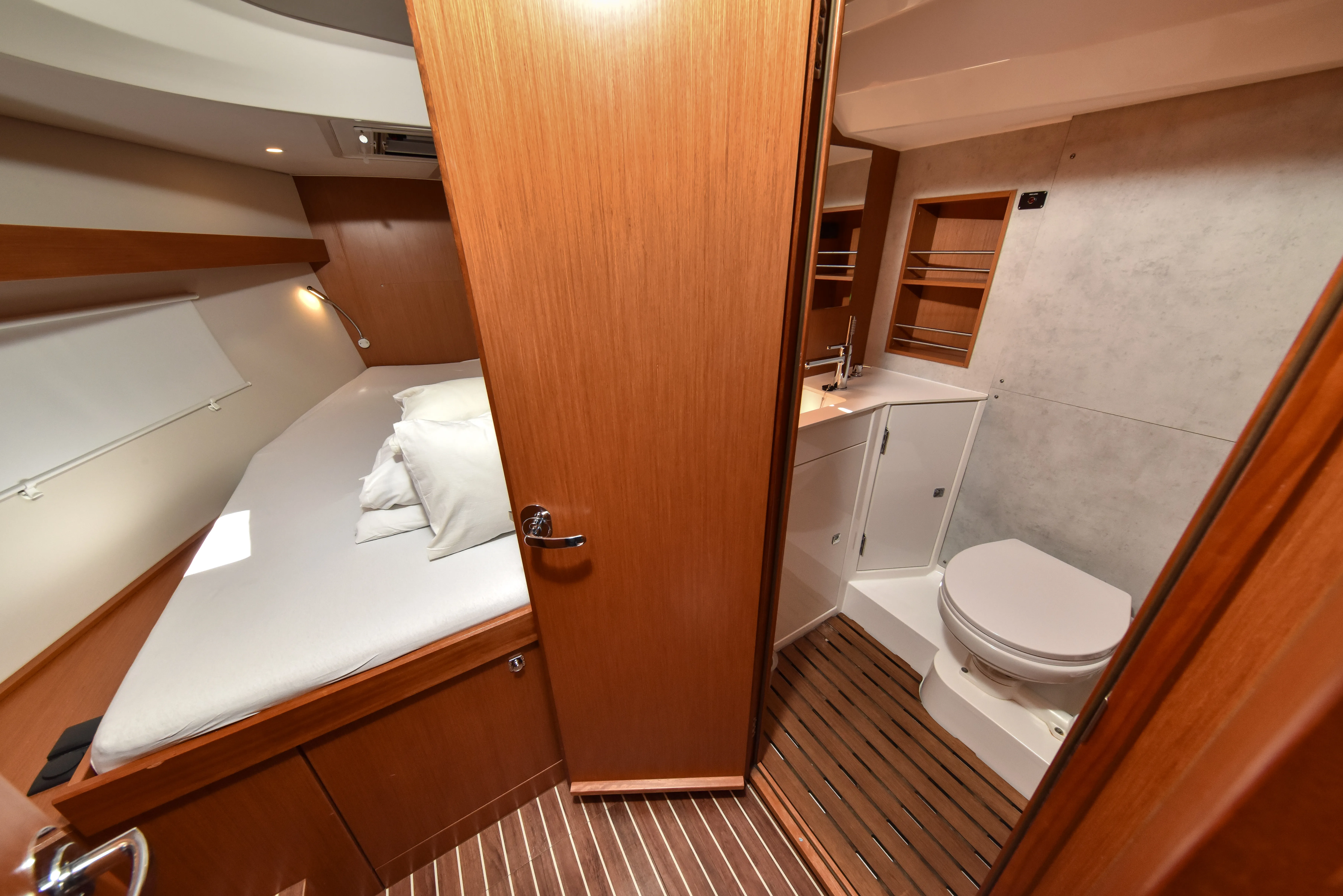 Bavaria C42 Bella — фотография яхты 47