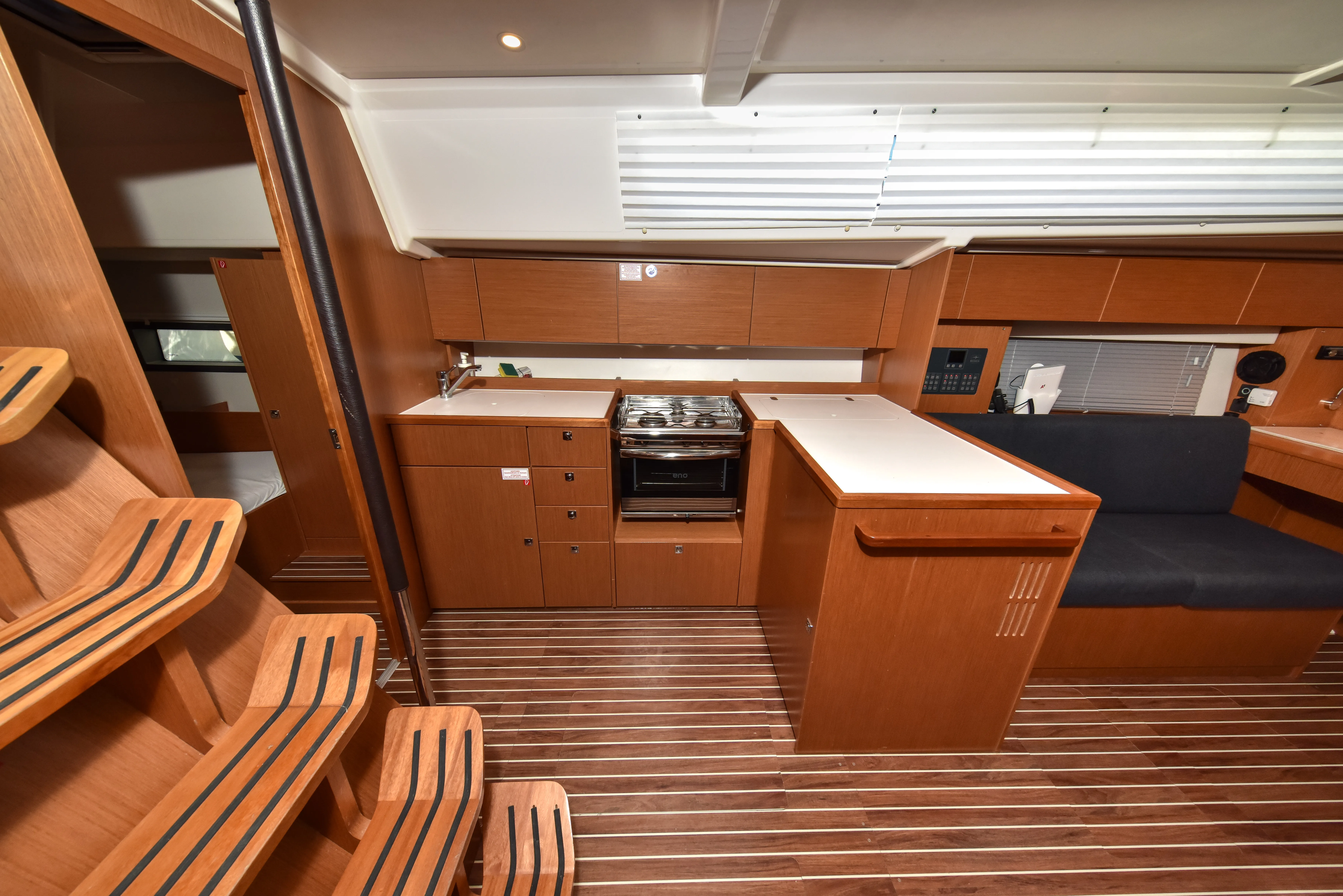 Bavaria C42 Bella — фотография яхты 37