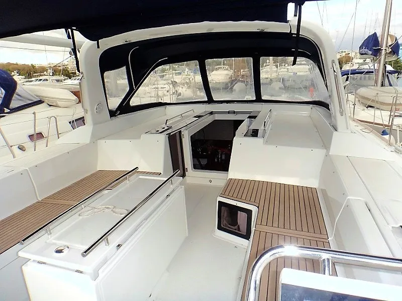 Oceanis 55 LUCKY TRADER — yacht photo 2