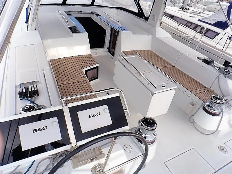 Oceanis 55 LUCKY TRADER — yacht photo 10