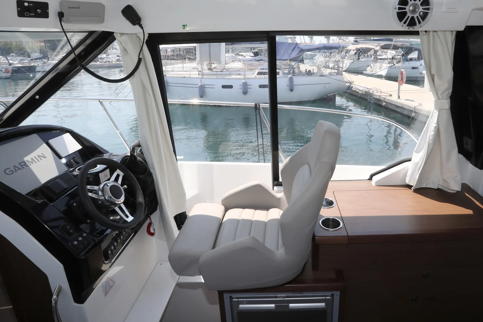 Merry Fisher 895 Ema — yacht photo 8