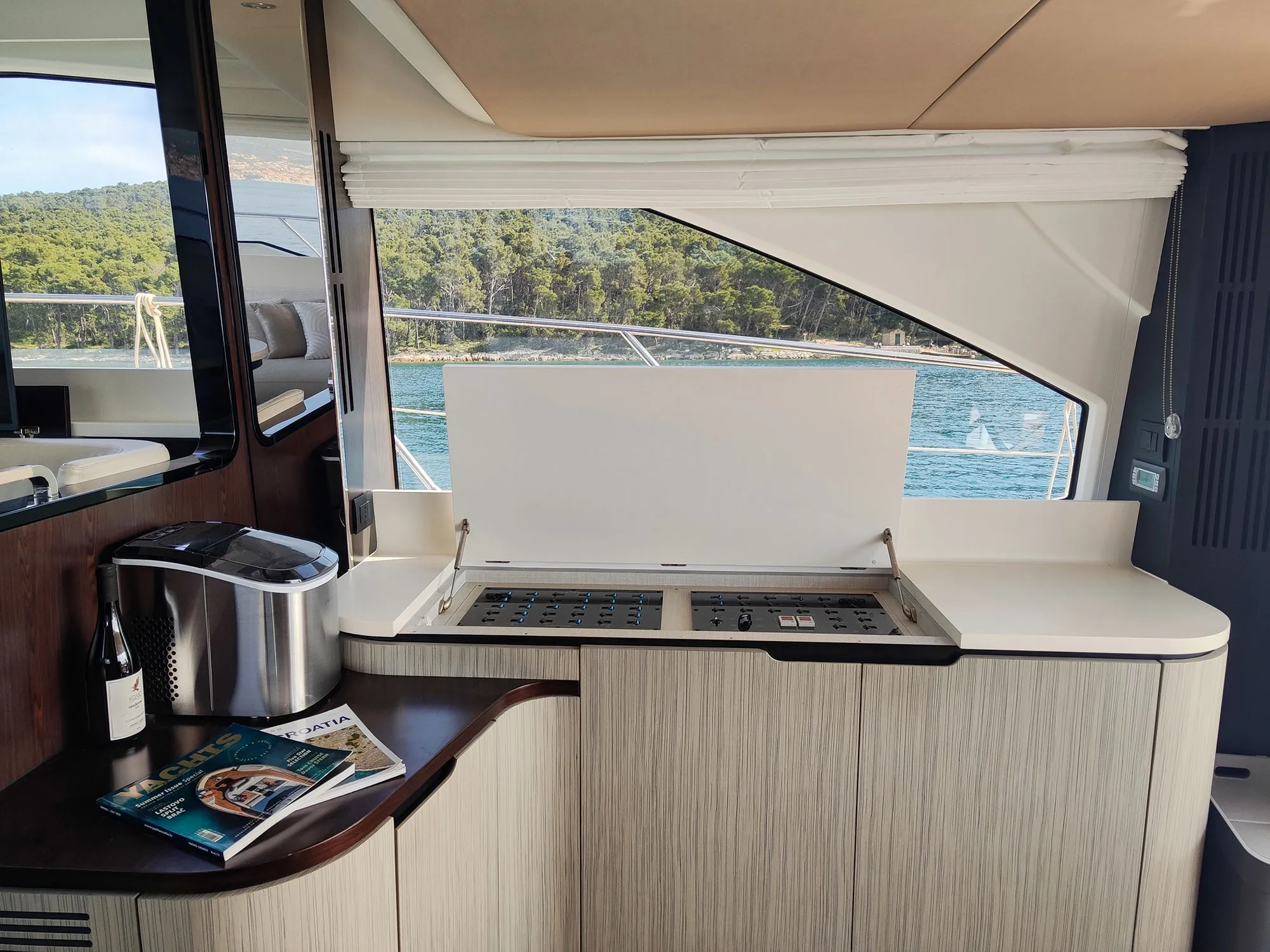 Azimut 55 BE HAPPY — yacht photo 2
