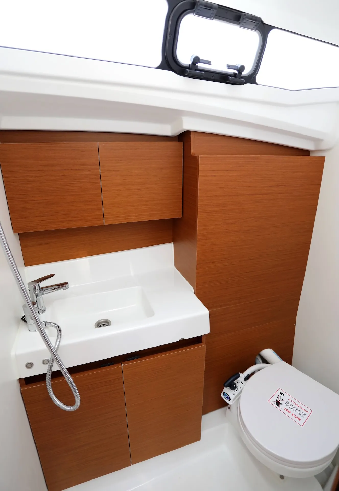 Sun Odyssey 380 Red Kiss — фотография яхты 14