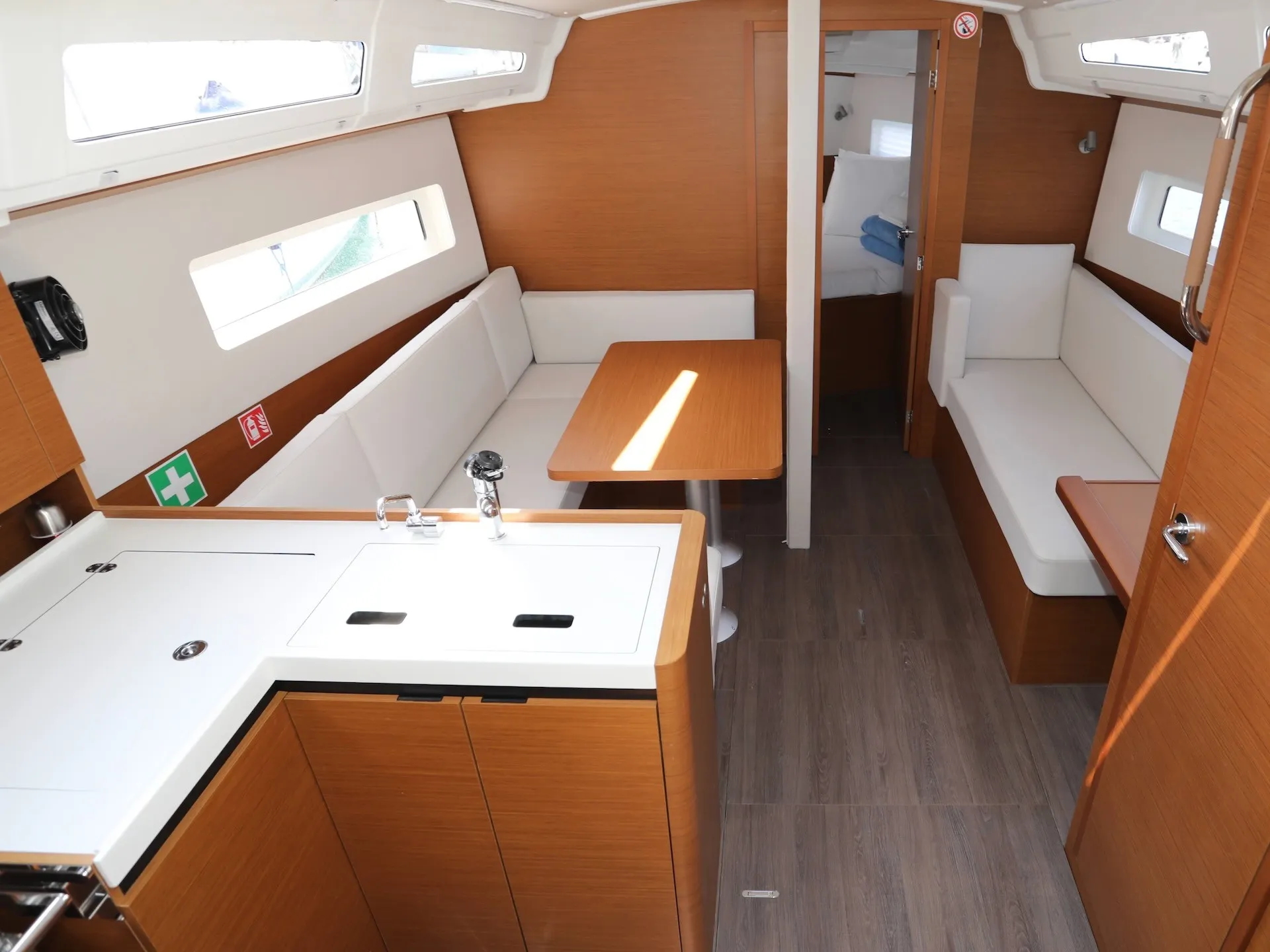 Sun Odyssey 380 Red Kiss — фотография яхты 2