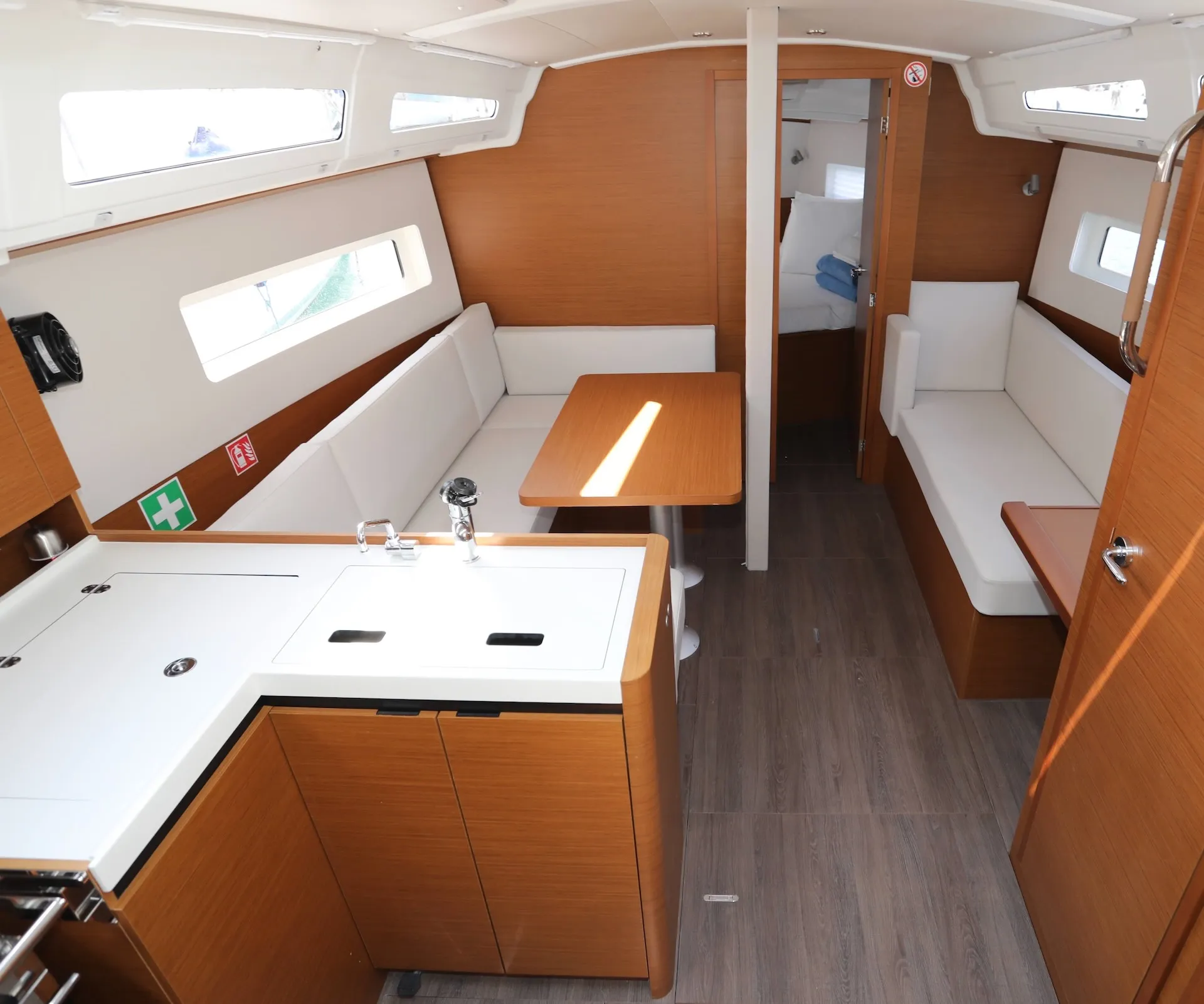Sun Odyssey 380 Red Kiss — фотография яхты 9