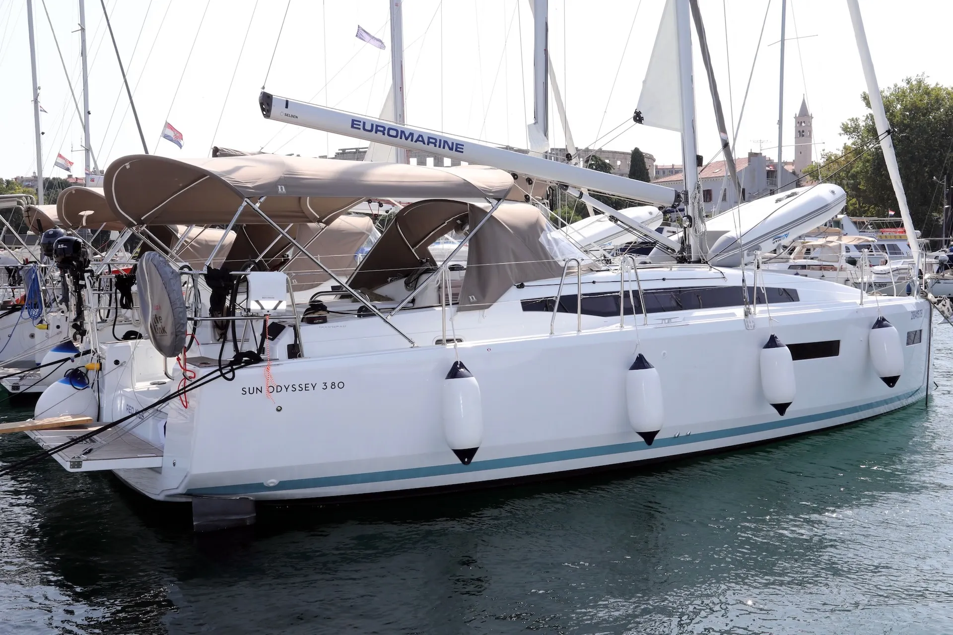 Sun Odyssey 380 Red Kiss — фотография яхты 15