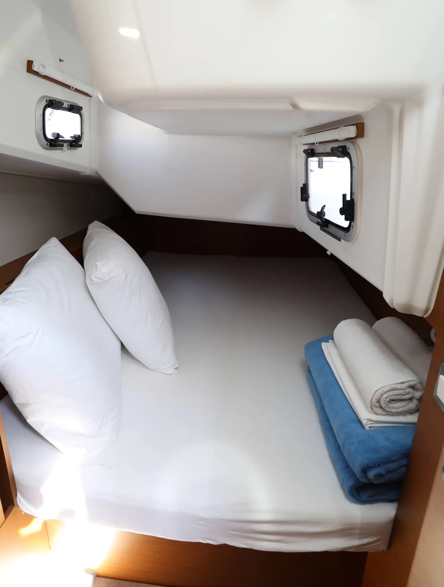 Sun Odyssey 380 Red Kiss — фотография яхты 10