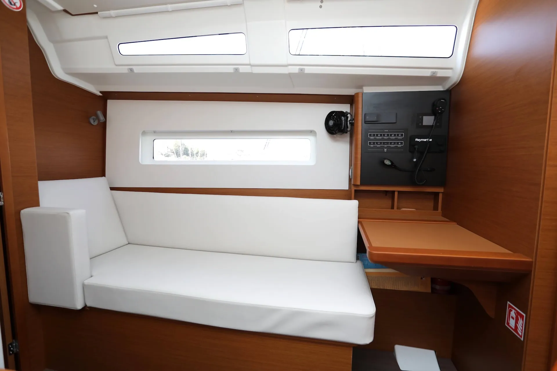 Sun Odyssey 380 Red Kiss — фотография яхты 4