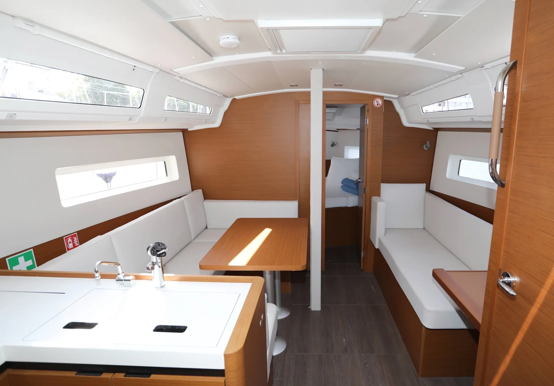Sun Odyssey 380 Red Kiss — фотография яхты 11