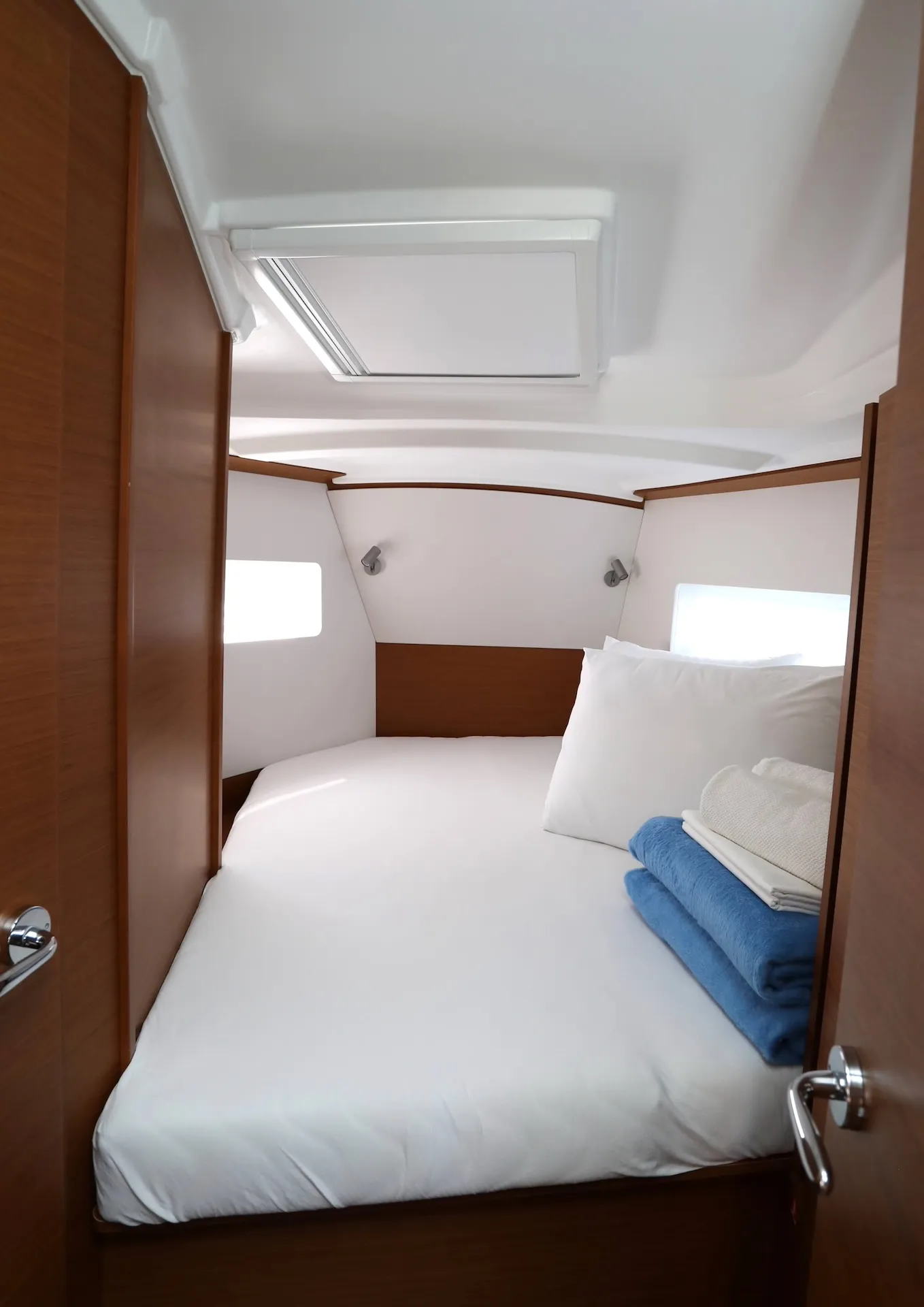 Sun Odyssey 380 Red Kiss — фотография яхты 13