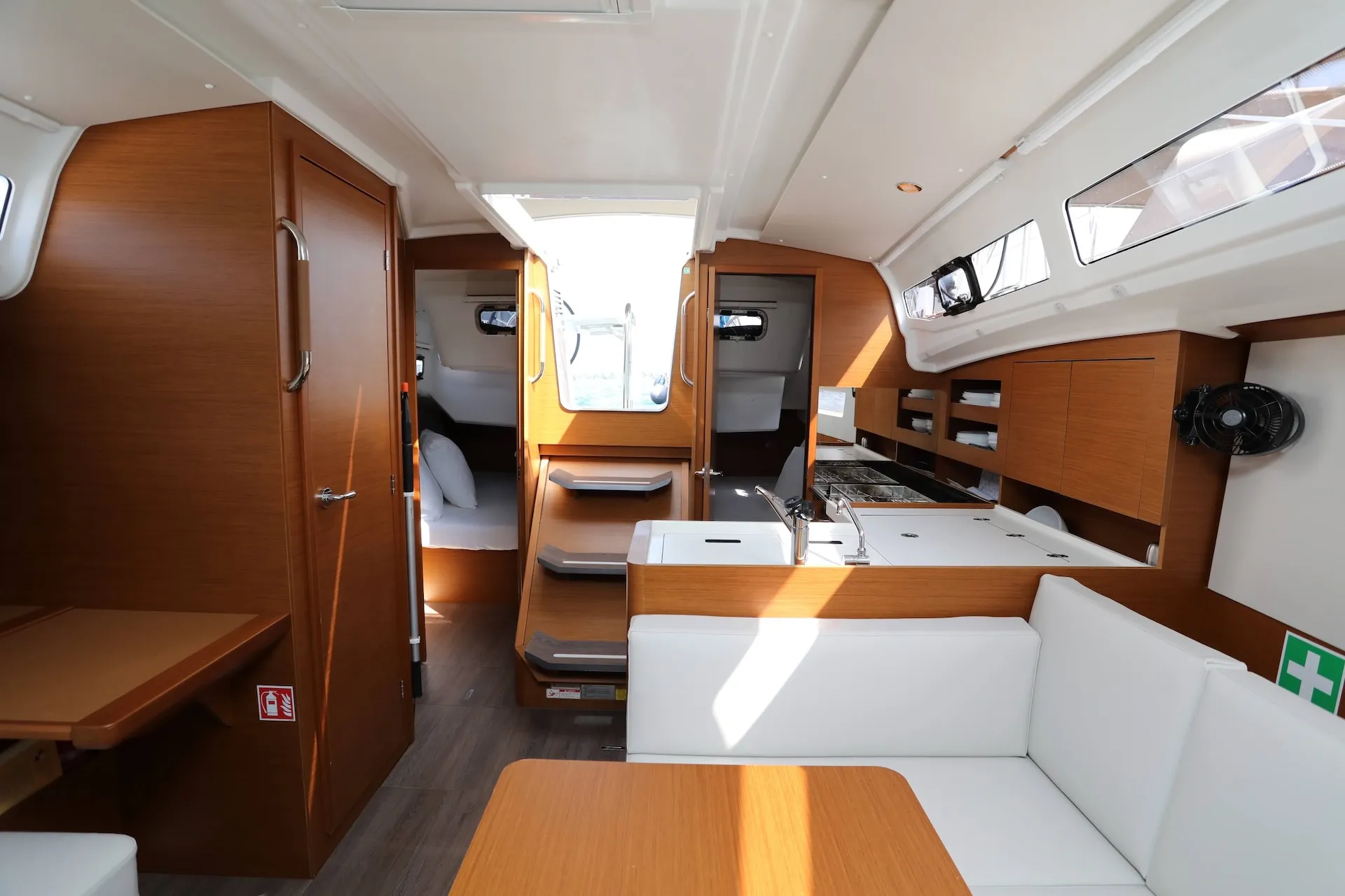 Sun Odyssey 380 Red Kiss — фотография яхты 12
