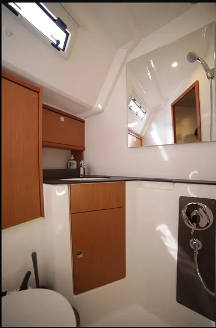 Bavaria 46 Cruiser Sail Deneb — yacht photo 2