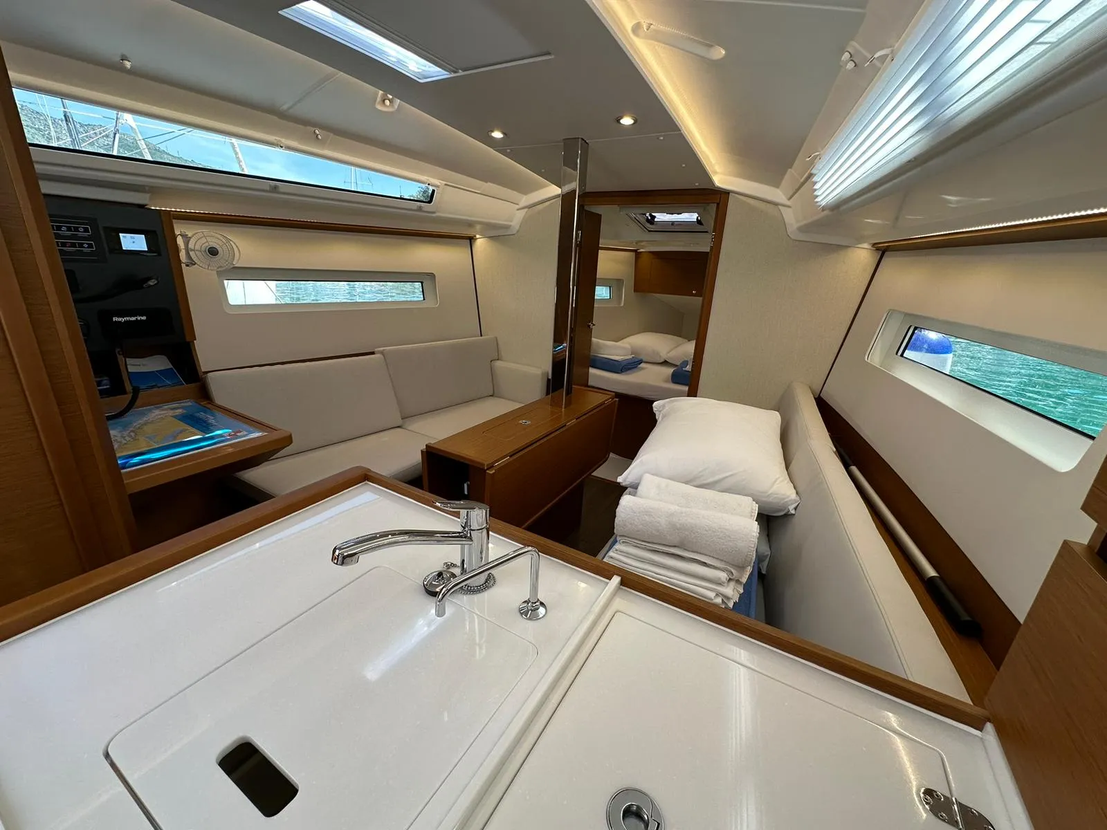 Sun Odyssey 350 Star Kiss — yachtbild 2